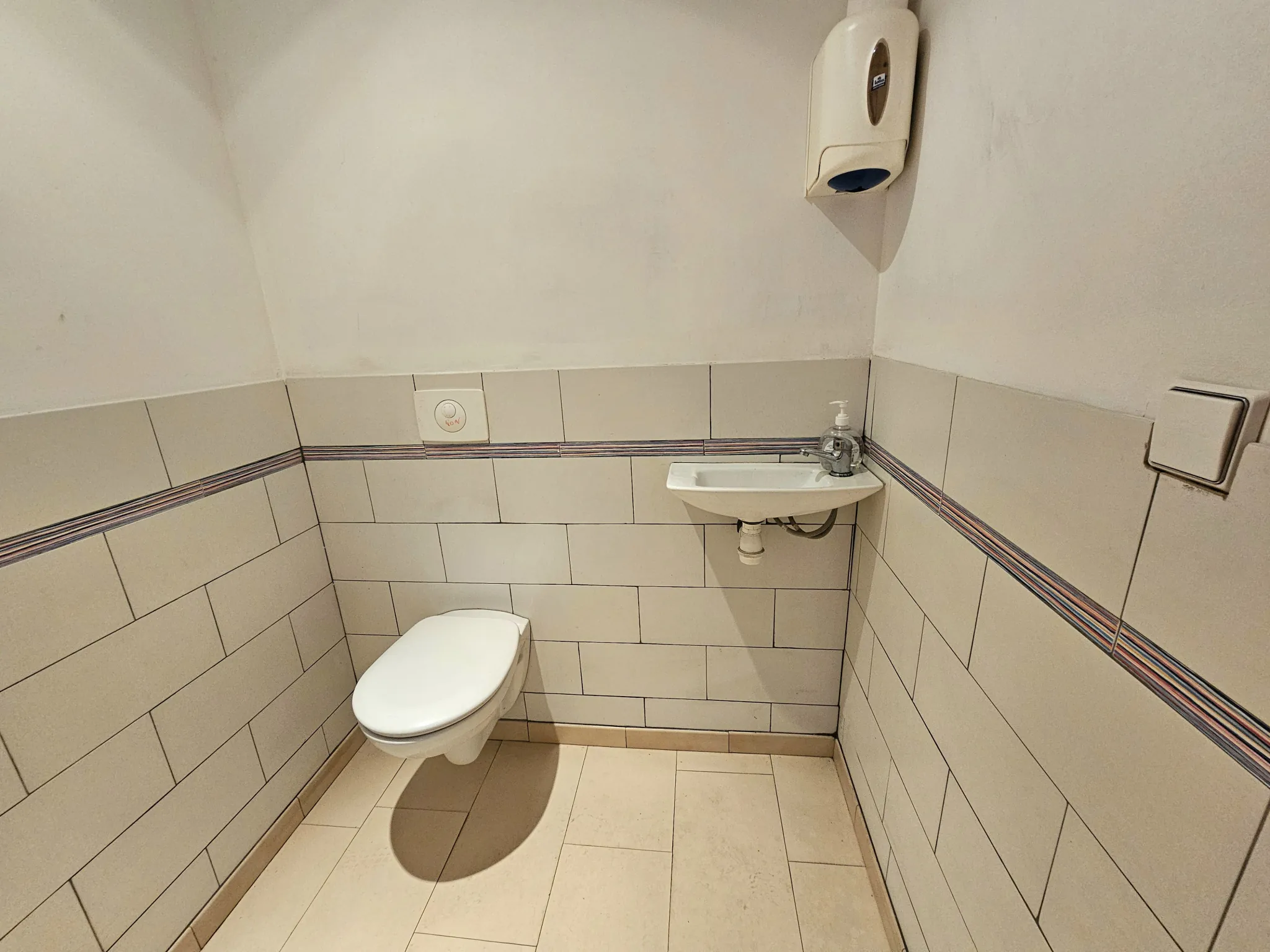 Local commercial de 53 m² à Saint-Étienne en vente dans le secteur Centre 2 