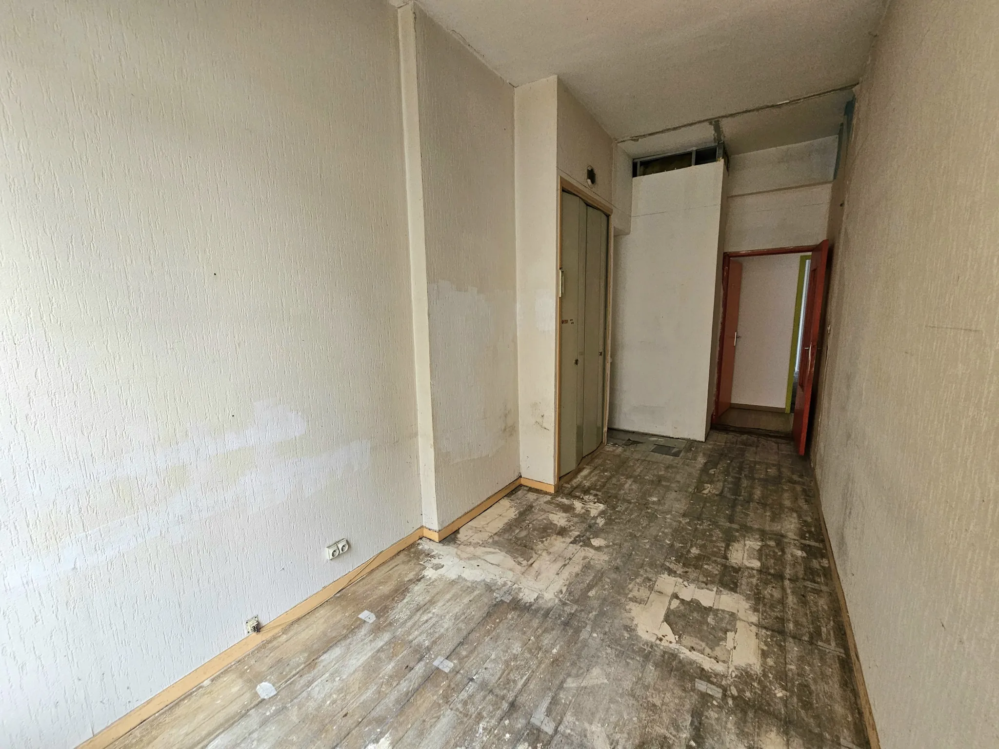 Local commercial de 53 m² à Saint-Étienne en vente dans le secteur Centre 2 