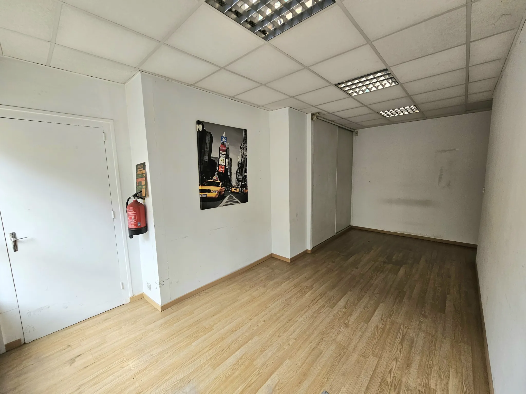 Local commercial de 53 m² à Saint-Étienne en vente dans le secteur Centre 2 