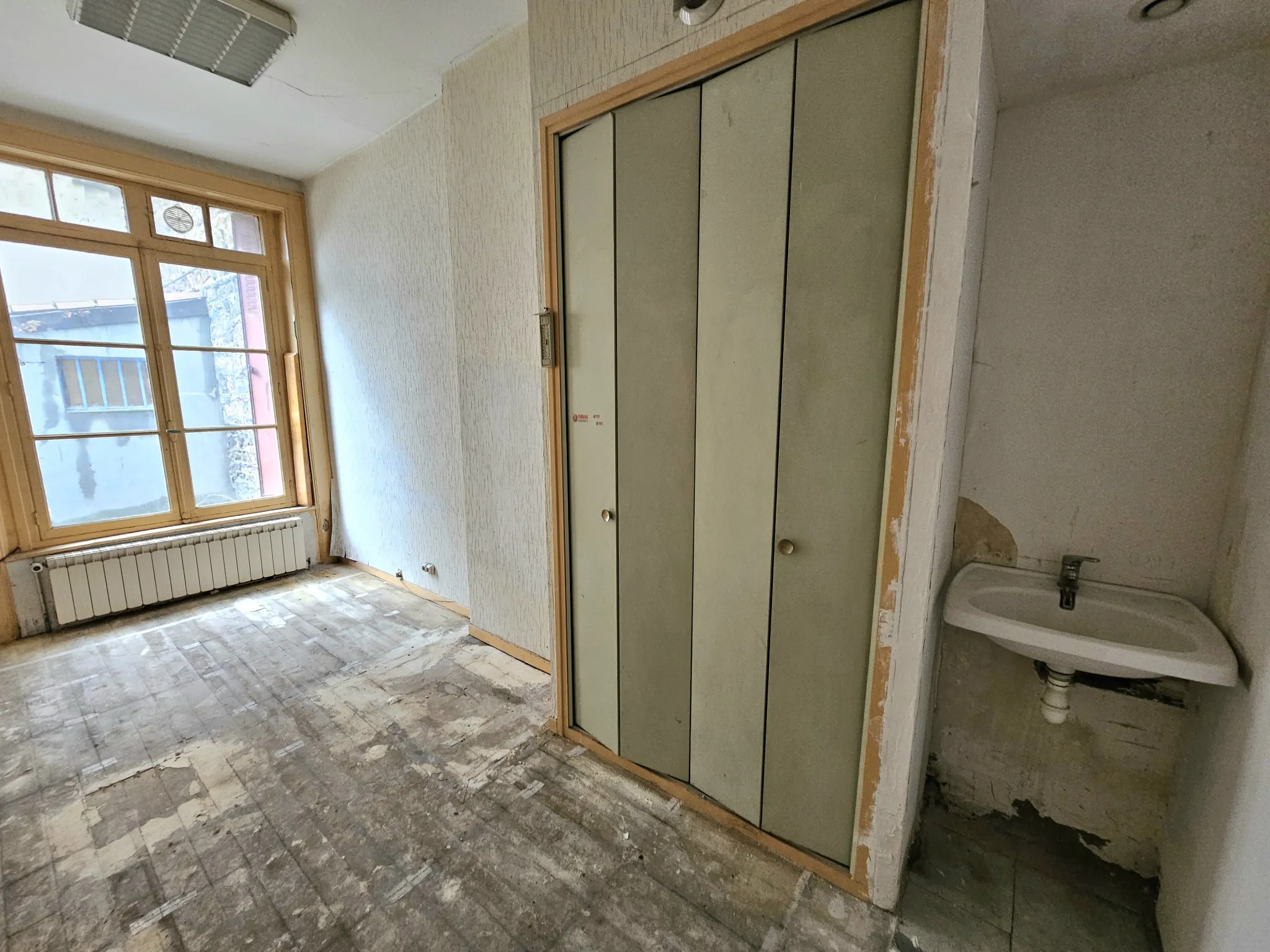 Local commercial de 53 m² à Saint-Étienne en vente dans le secteur Centre 2 