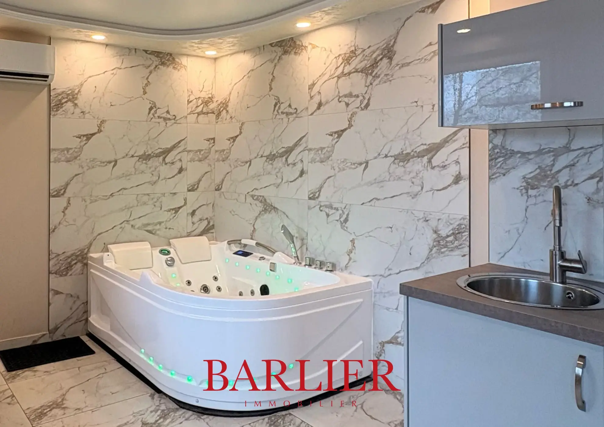 Appartement rénové de 42 m² avec parking et balcon à Strasbourg - Investissement rentable 