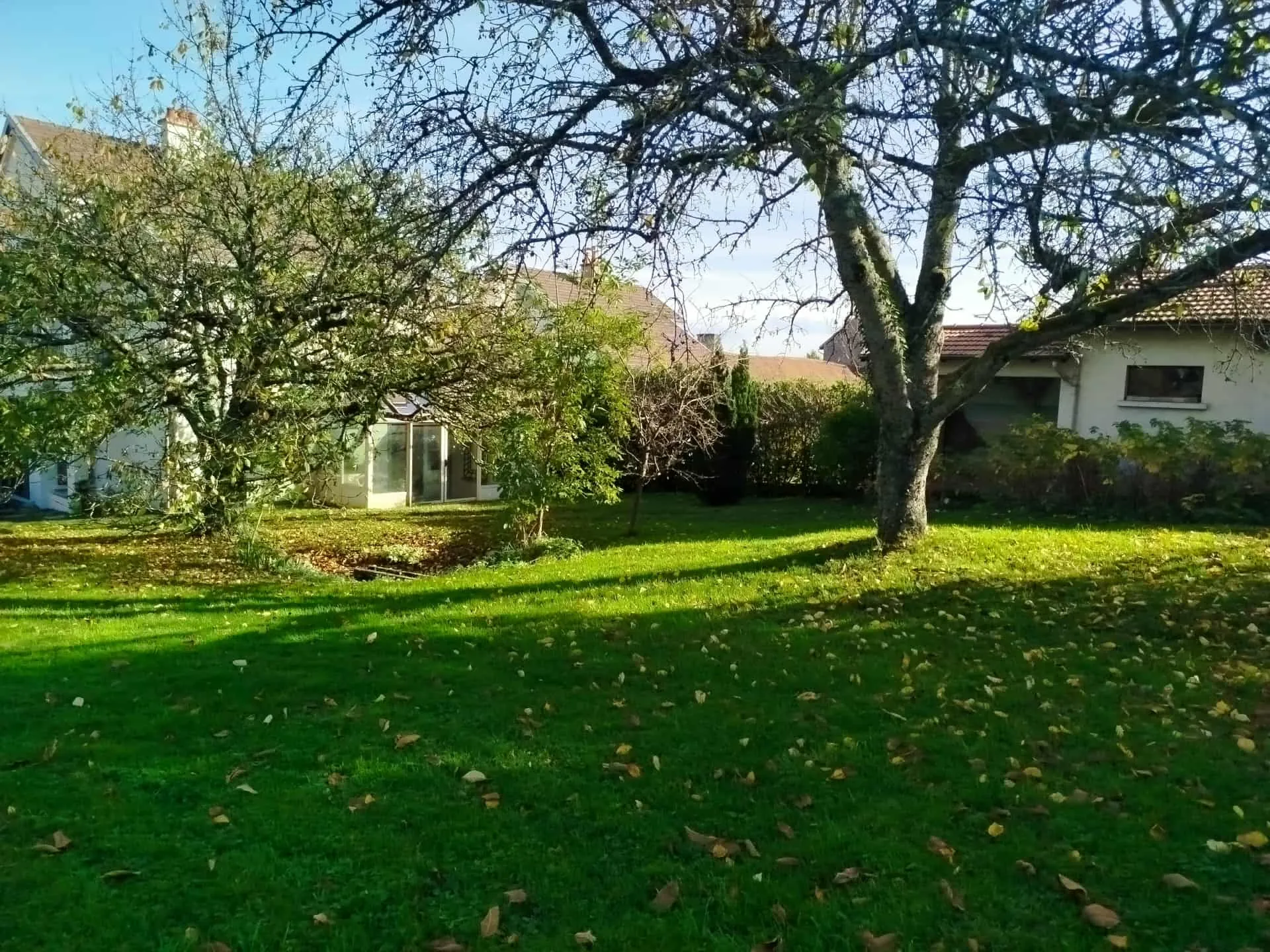 Maison familiale avec jardin arboré à Creuzier-le-Vieux - 4 chambres