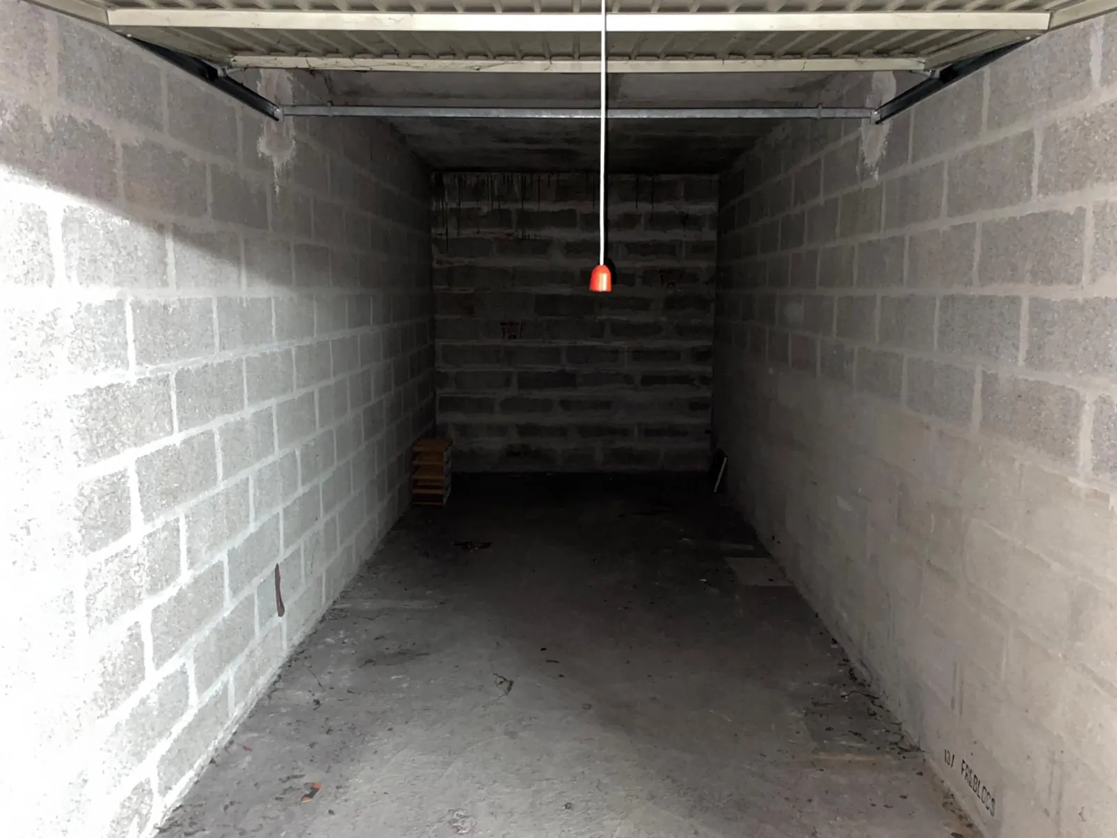 Box fermé à vendre à Noisy-le-Sec - Garage sécurisé et pratique