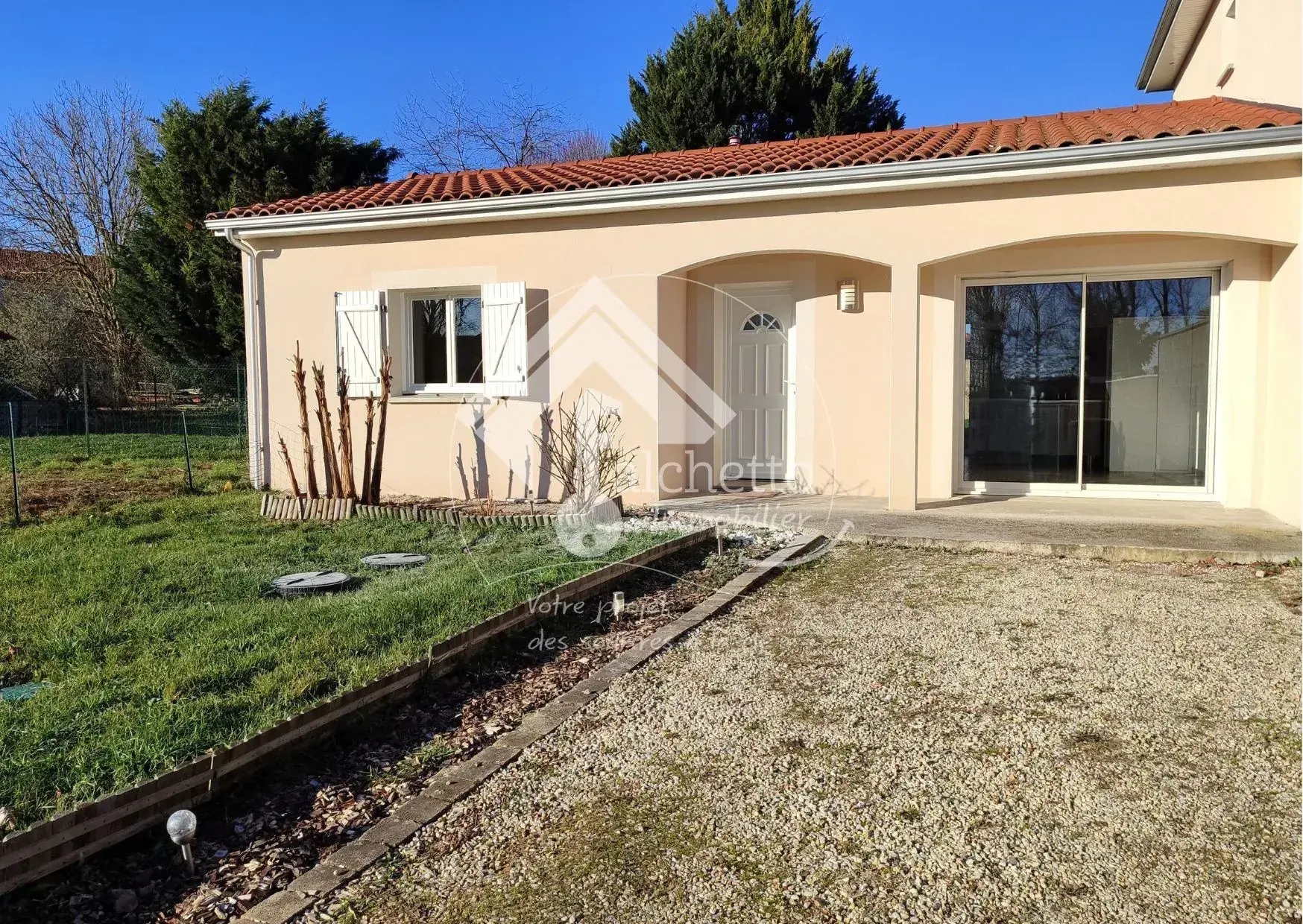 Maison de plain-pied à vendre à Effiat de 62 m² avec jardin et terrasse
