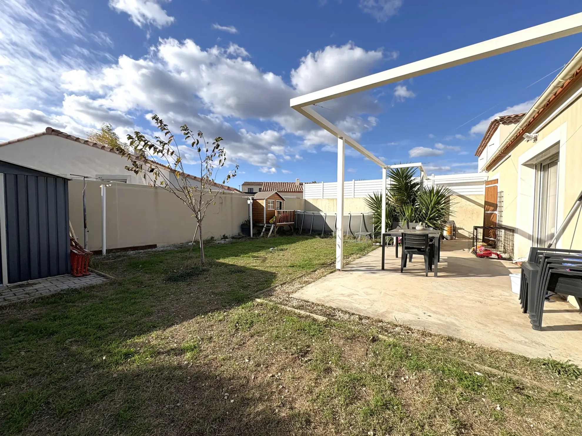 Maison récente de 82 m² avec jardin et stationnements à Beauvoisin