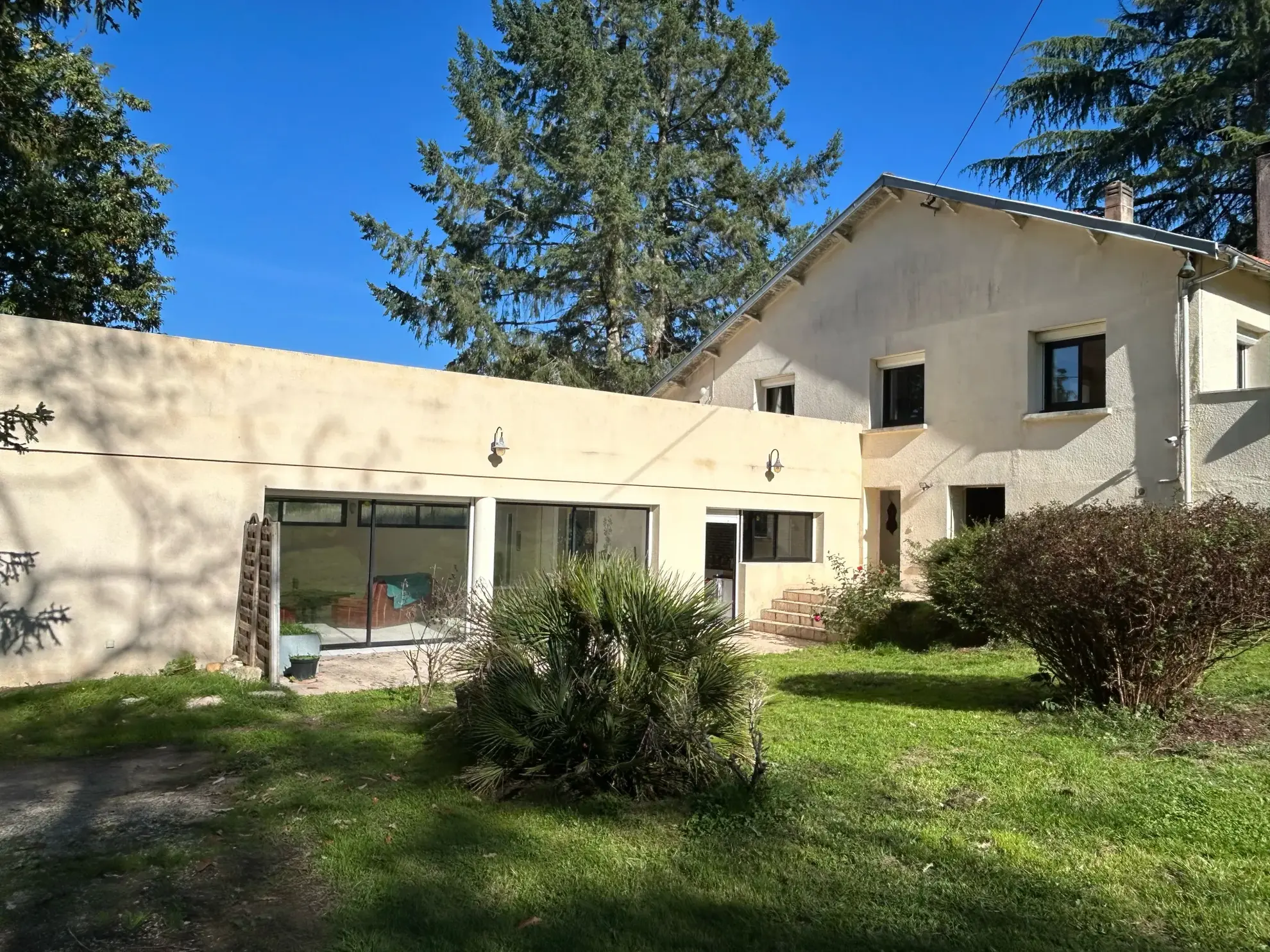 Villa T5 de 184m² avec terrasse et jardin à Champcevinel - Périgueux 