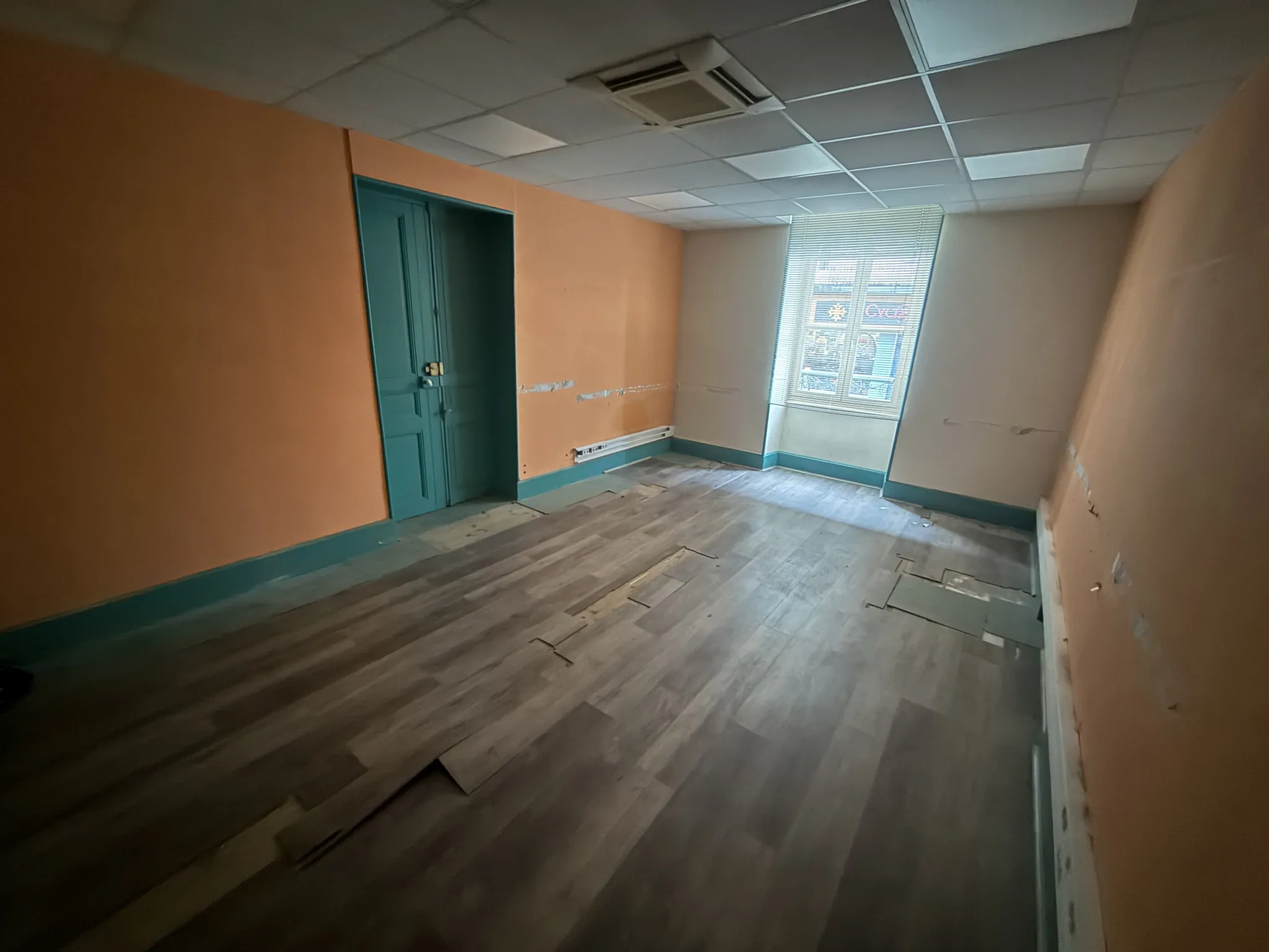 Local professionnel ou appartement en rez-de-chaussée à Saint Affrique, centre-ville