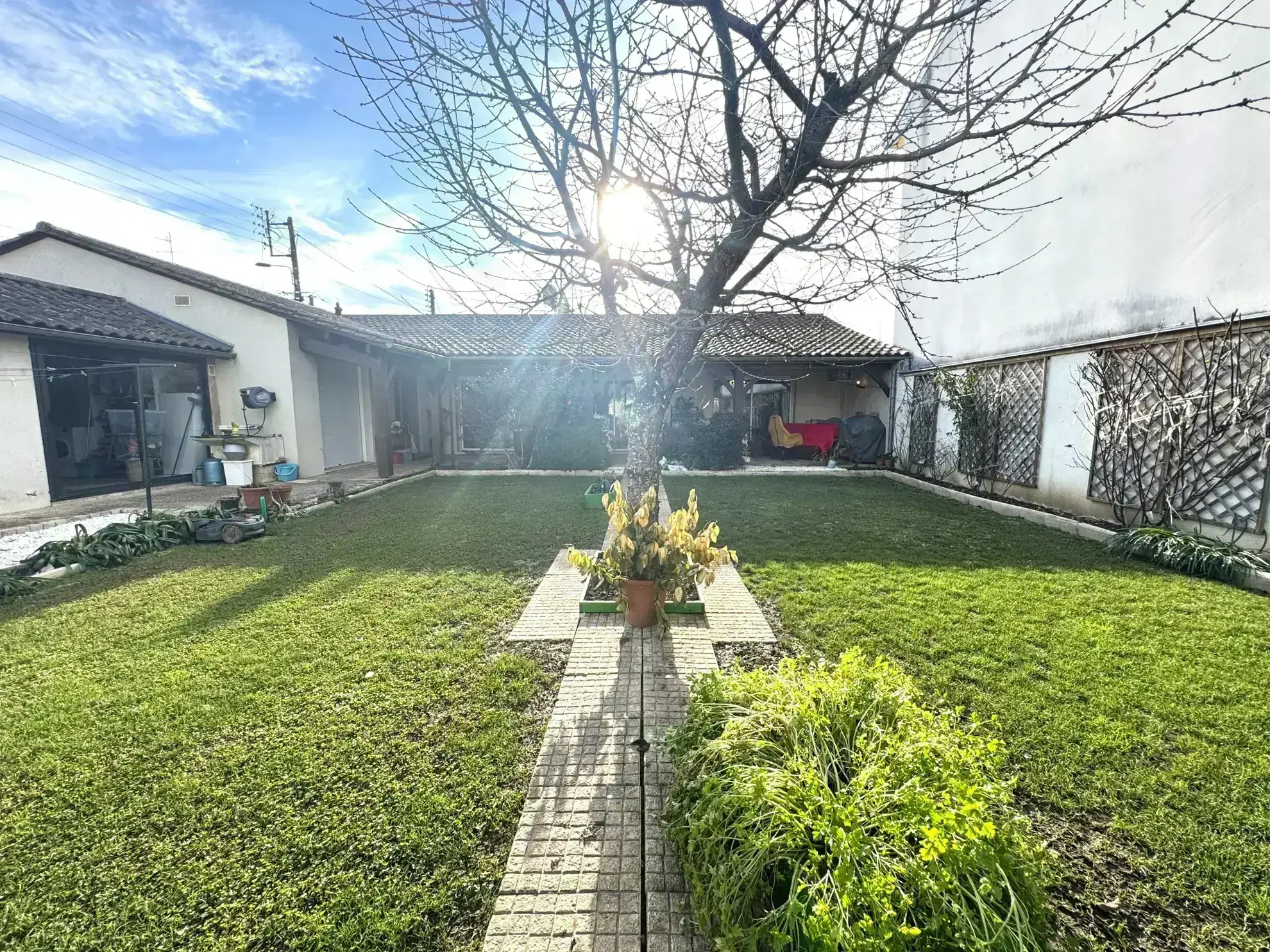 À vendre maison de plain-pied à Bergerac, 3 chambres, jardin, garage, rénovée, quartier calme