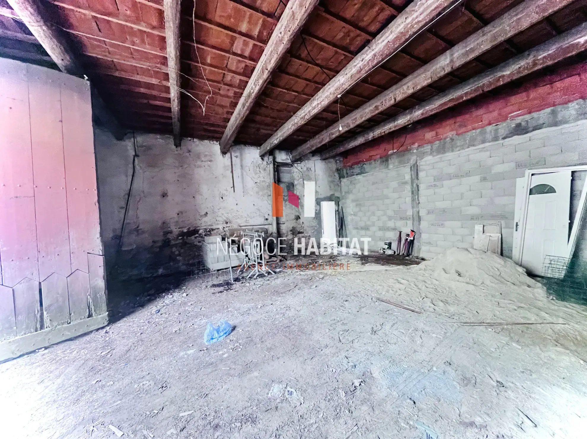 Remise à rénover au centre de Gignac avec potentiel 200 m² 