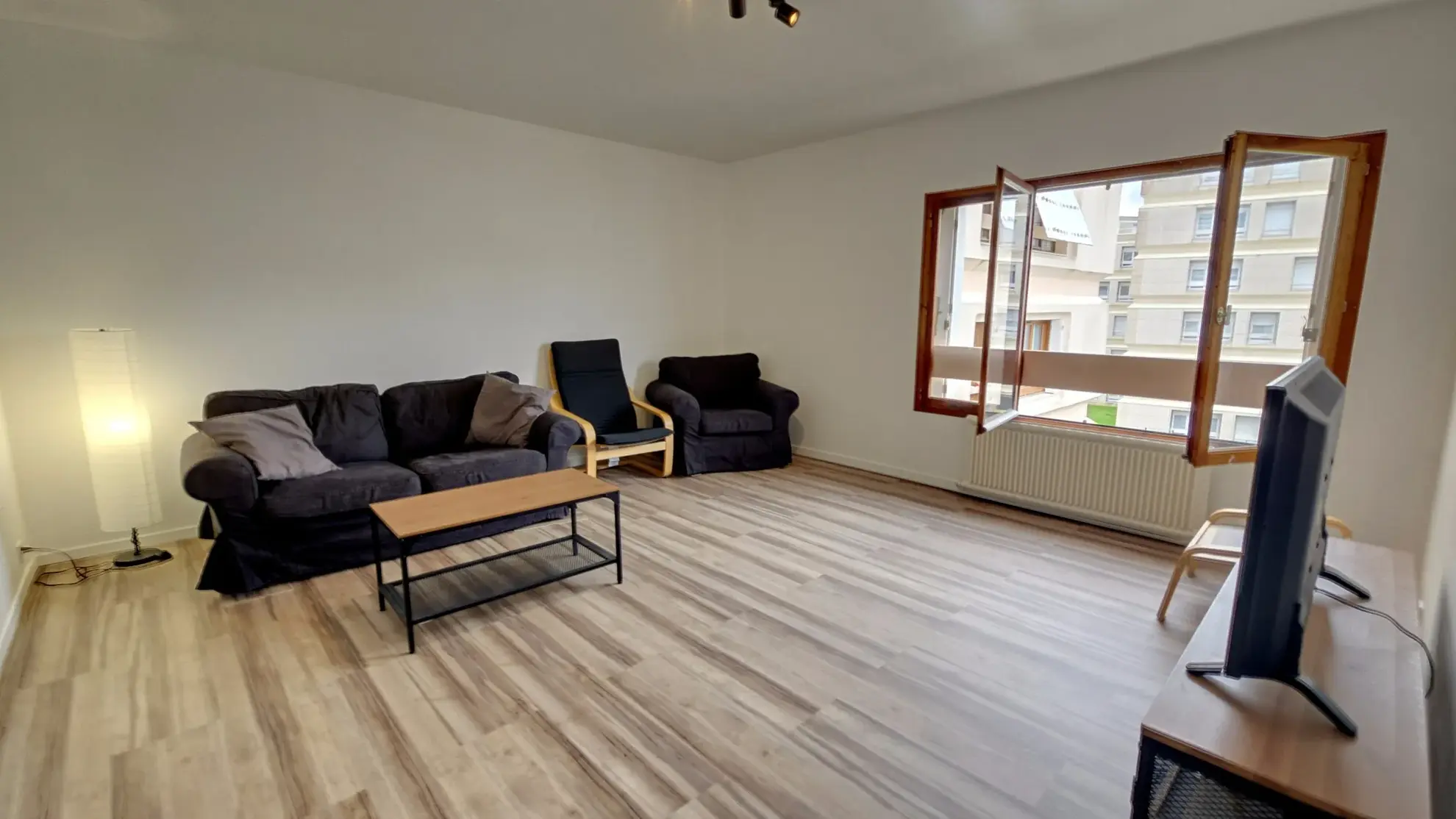 Appartement 4 pièces rénové à Auxerre - 87 m², 3 chambres, sécurisé et prêt à vivre