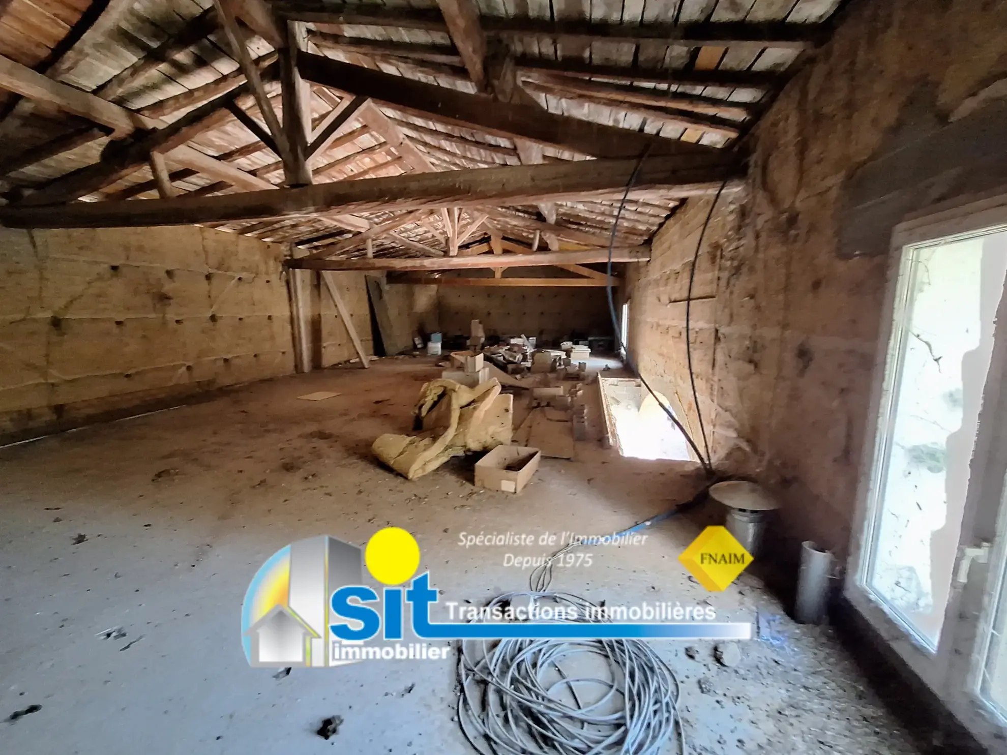 À vendre plateau de 163 m² avec terrasse à Chonas l'Amballan 