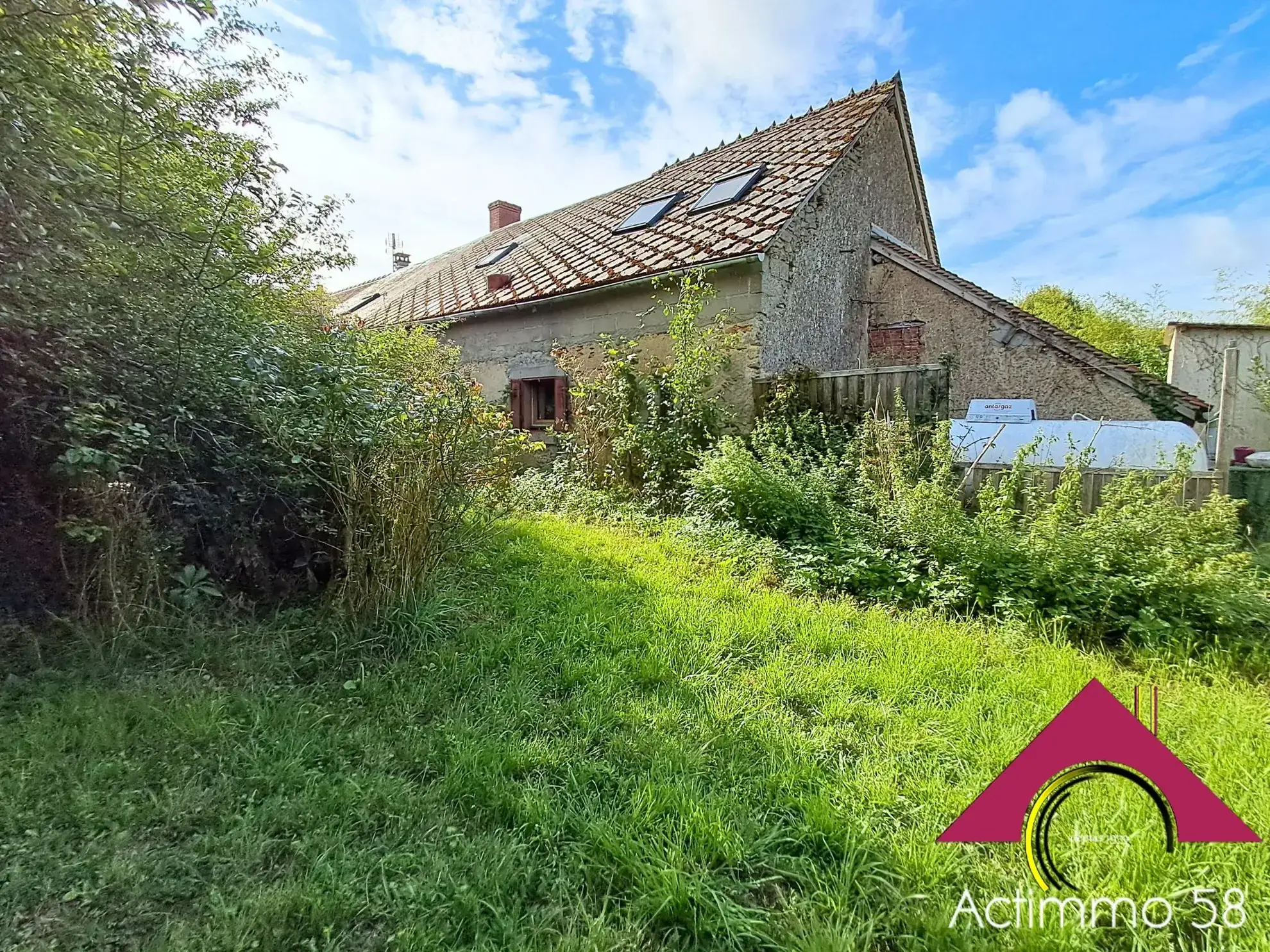 Charmante maison de campagne à 8 min de Nérondes avec terrasse et jardin 
