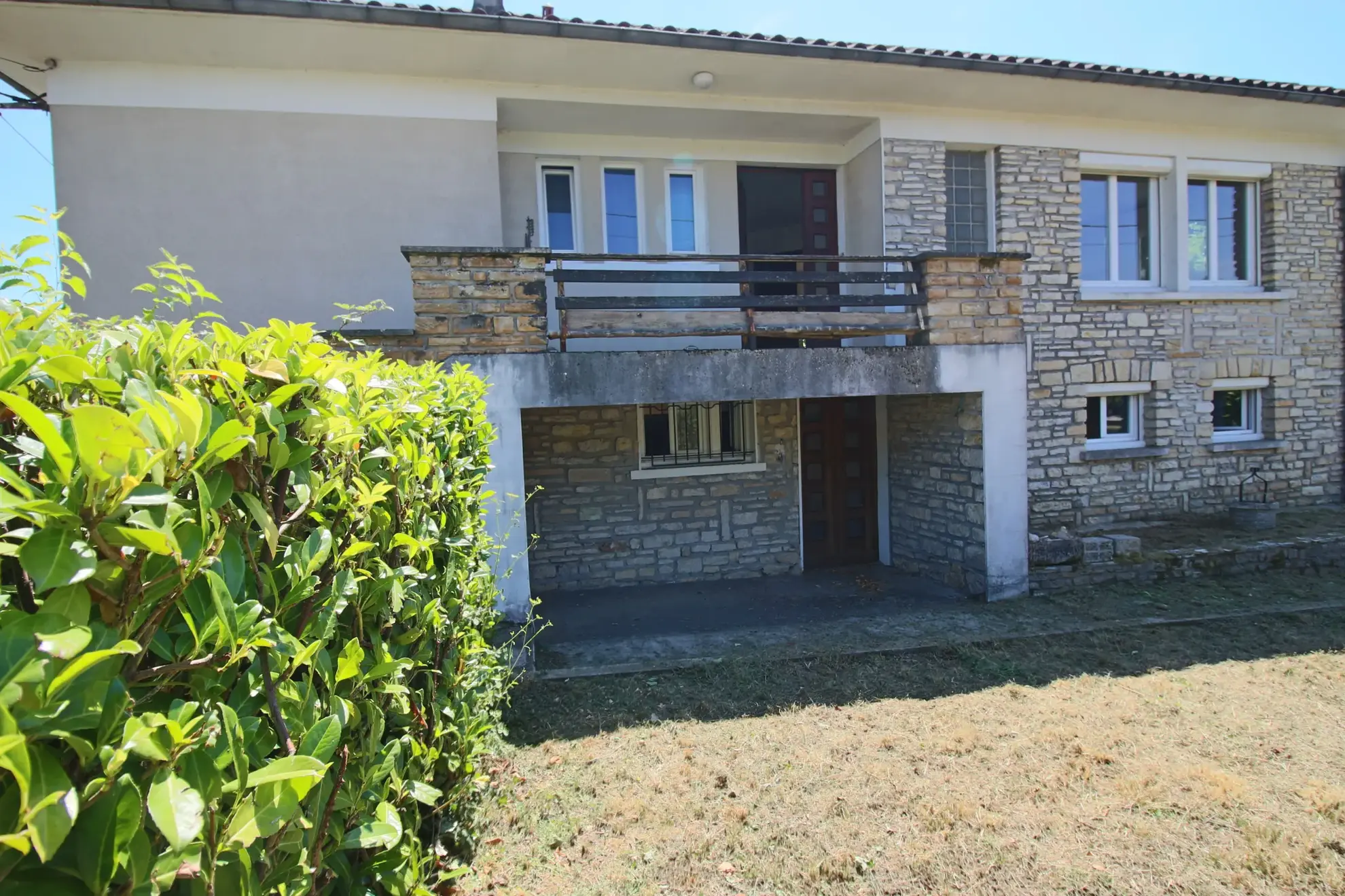 Belle maison avec terrasse et atelier à Puy-l'Eveque, 178 m² 