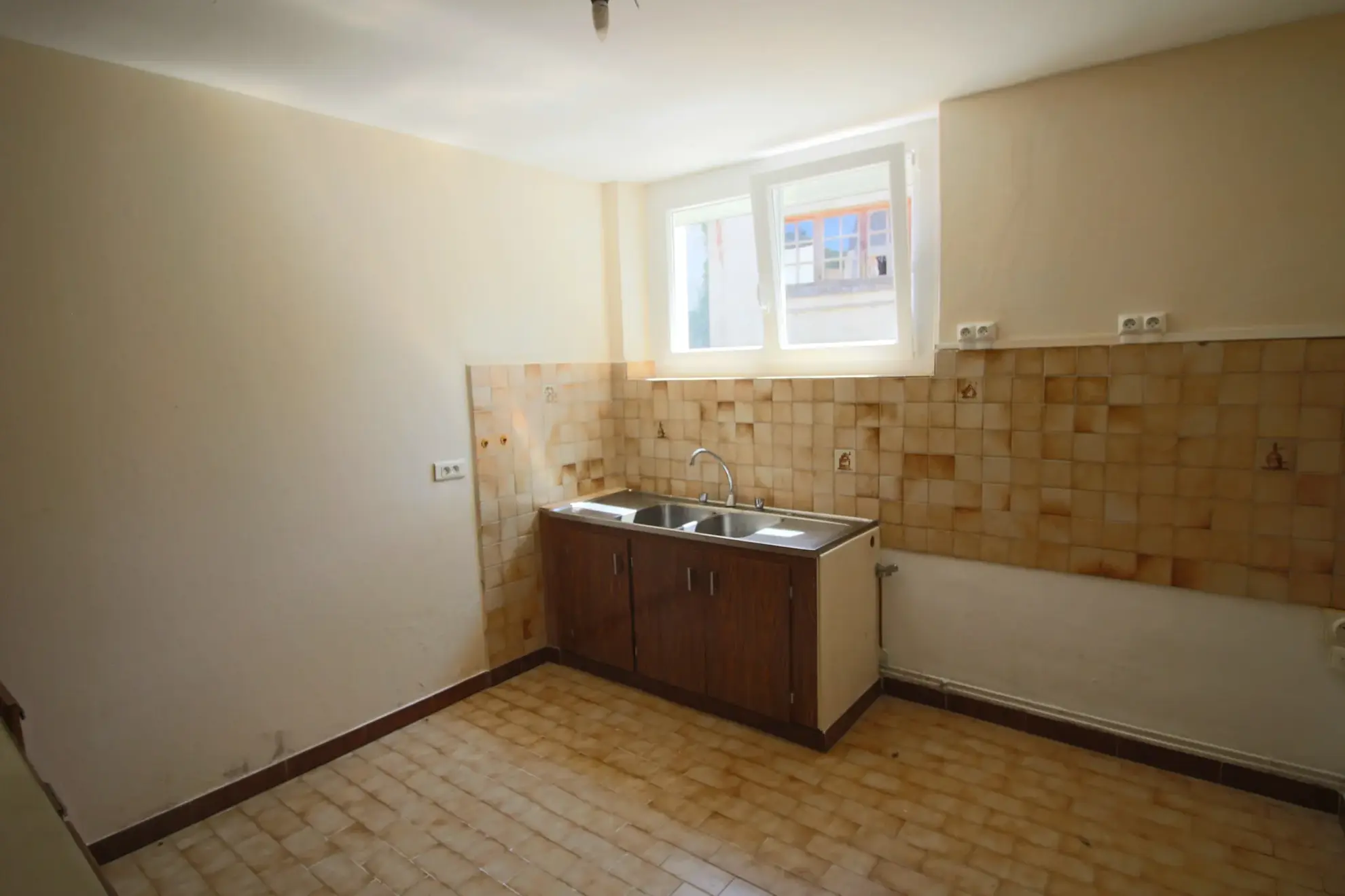 Belle maison avec terrasse et atelier à Puy-l'Eveque, 178 m² 