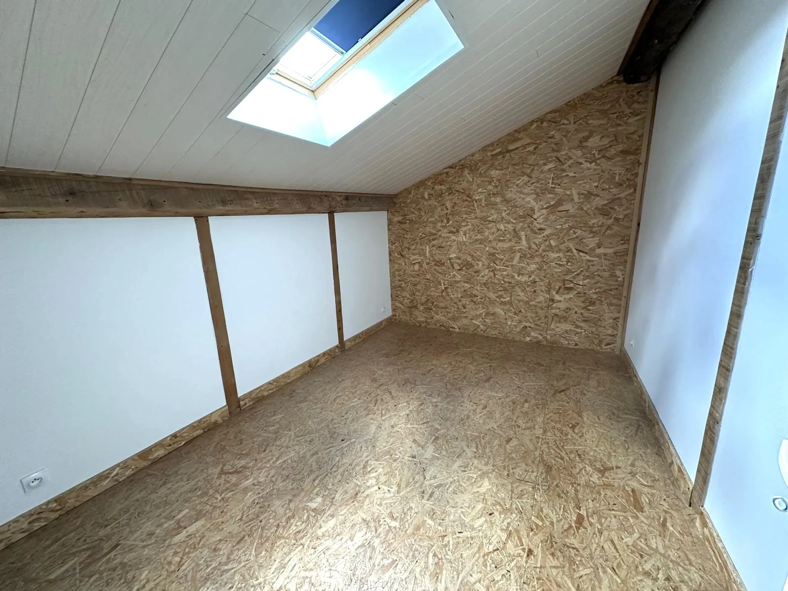 À Vendre Duplex F3 de 74 m² à Unieux - Résidence Calme et Rénovée 