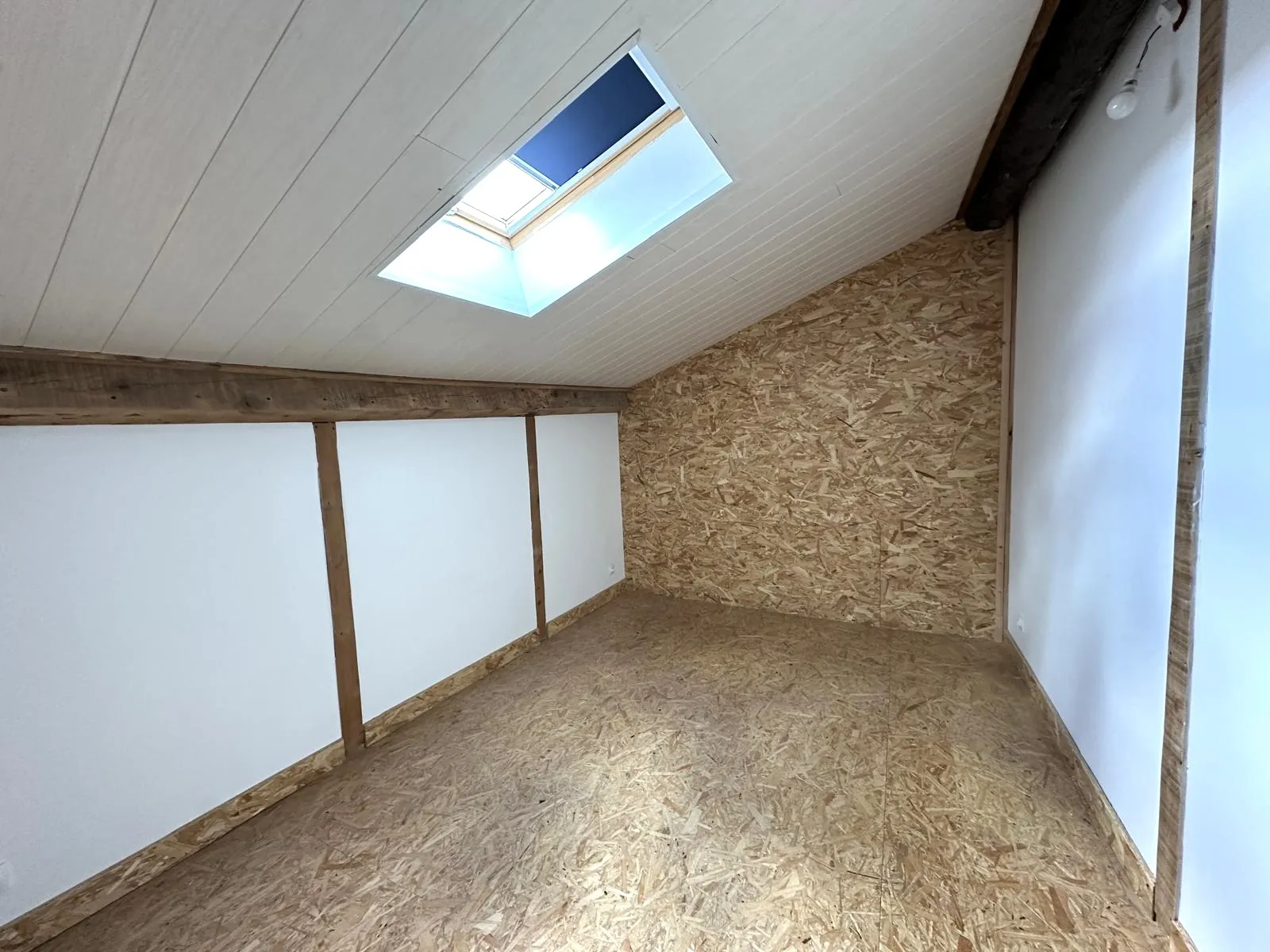 À Vendre Duplex F3 de 74 m² à Unieux - Résidence Calme et Rénovée 