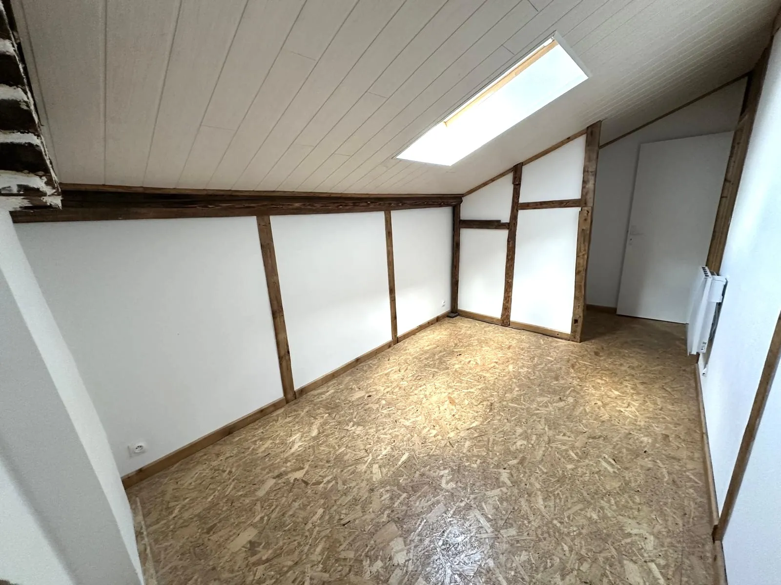 À Vendre Duplex F3 de 74 m² à Unieux - Résidence Calme et Rénovée 