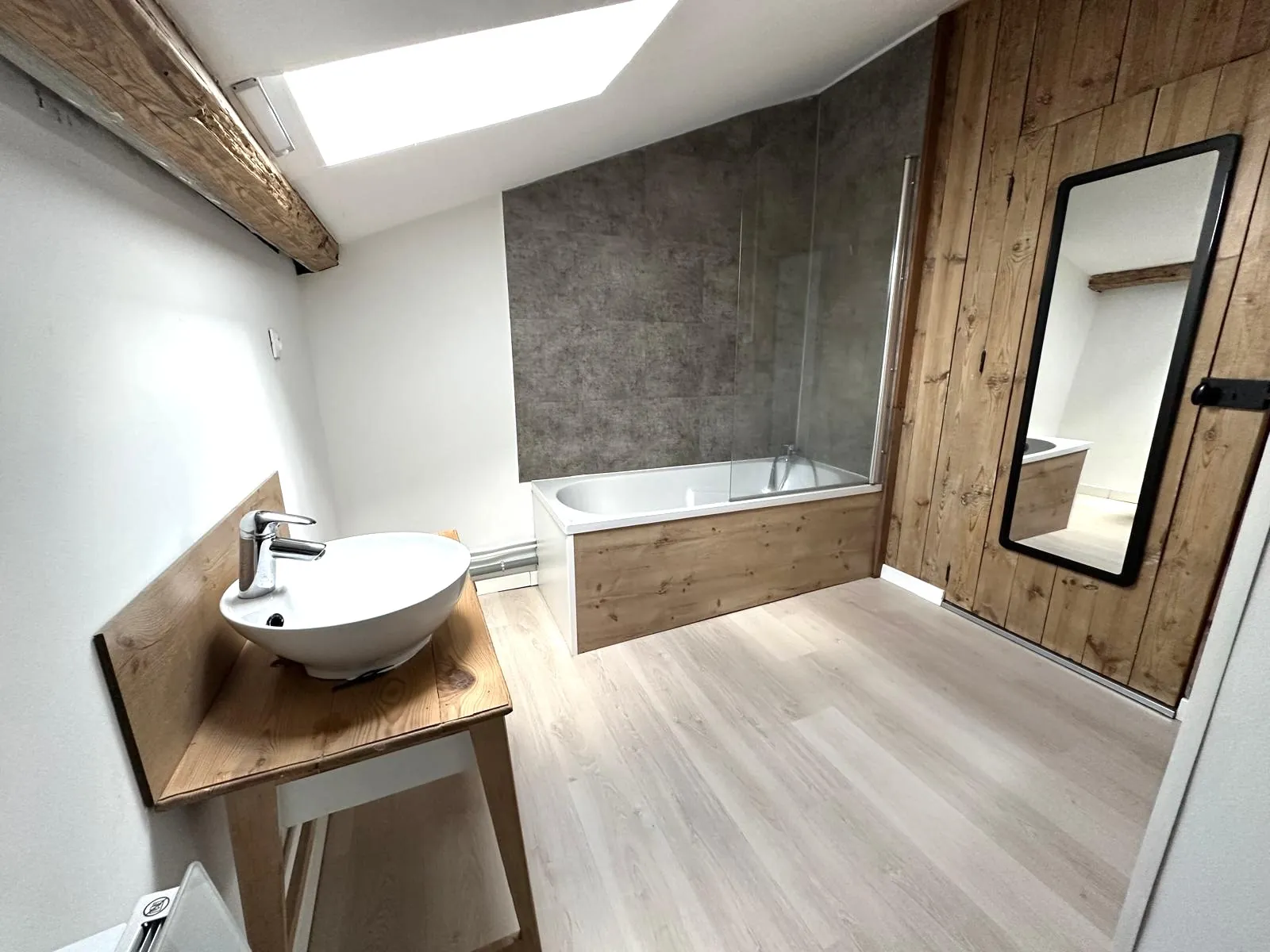 À Vendre Duplex F3 de 74 m² à Unieux - Résidence Calme et Rénovée 