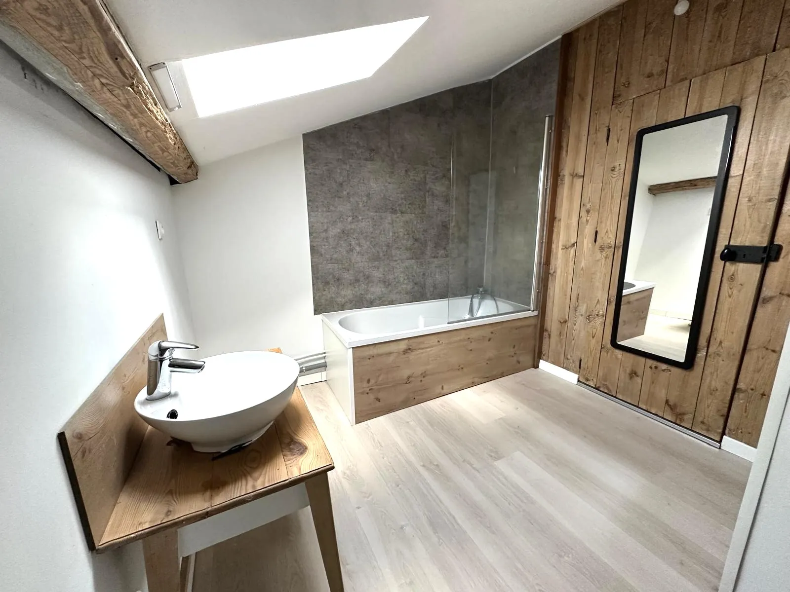 À Vendre Duplex F3 de 74 m² à Unieux - Résidence Calme et Rénovée 