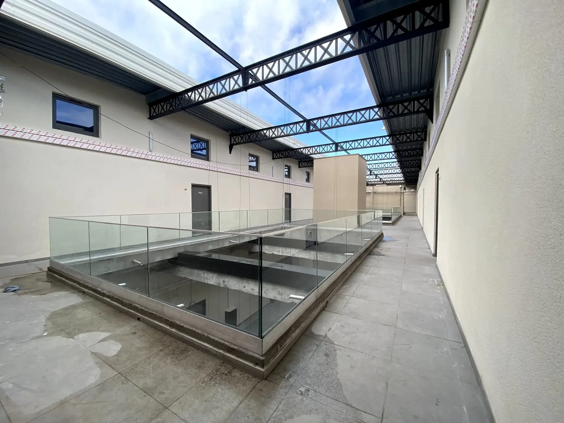 Loft en plateau brut à Roubaix avec mezzanine, extérieur et parking - Opportunité rare proche Lille