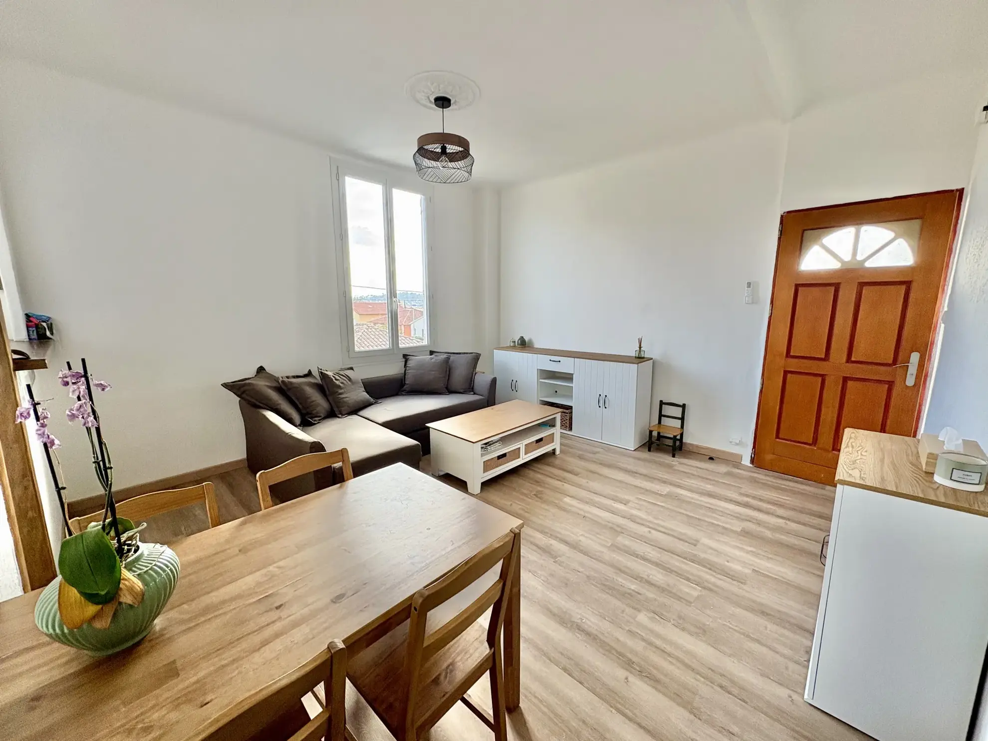 Haut de villa traversant à Toulon Est avec extérieur privé et cave aménagée 