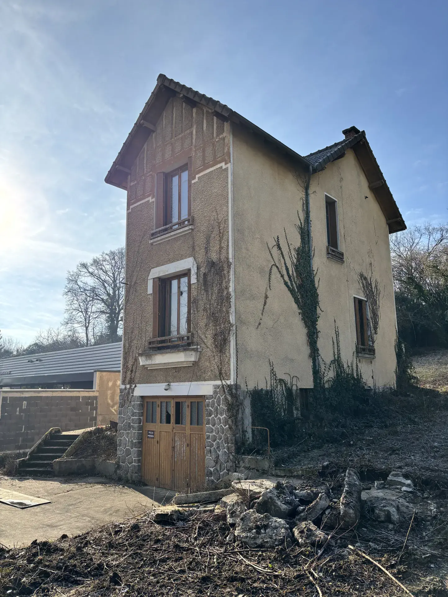Maison de ville à rénover à Bellerive-sur-Allier avec grand potentiel