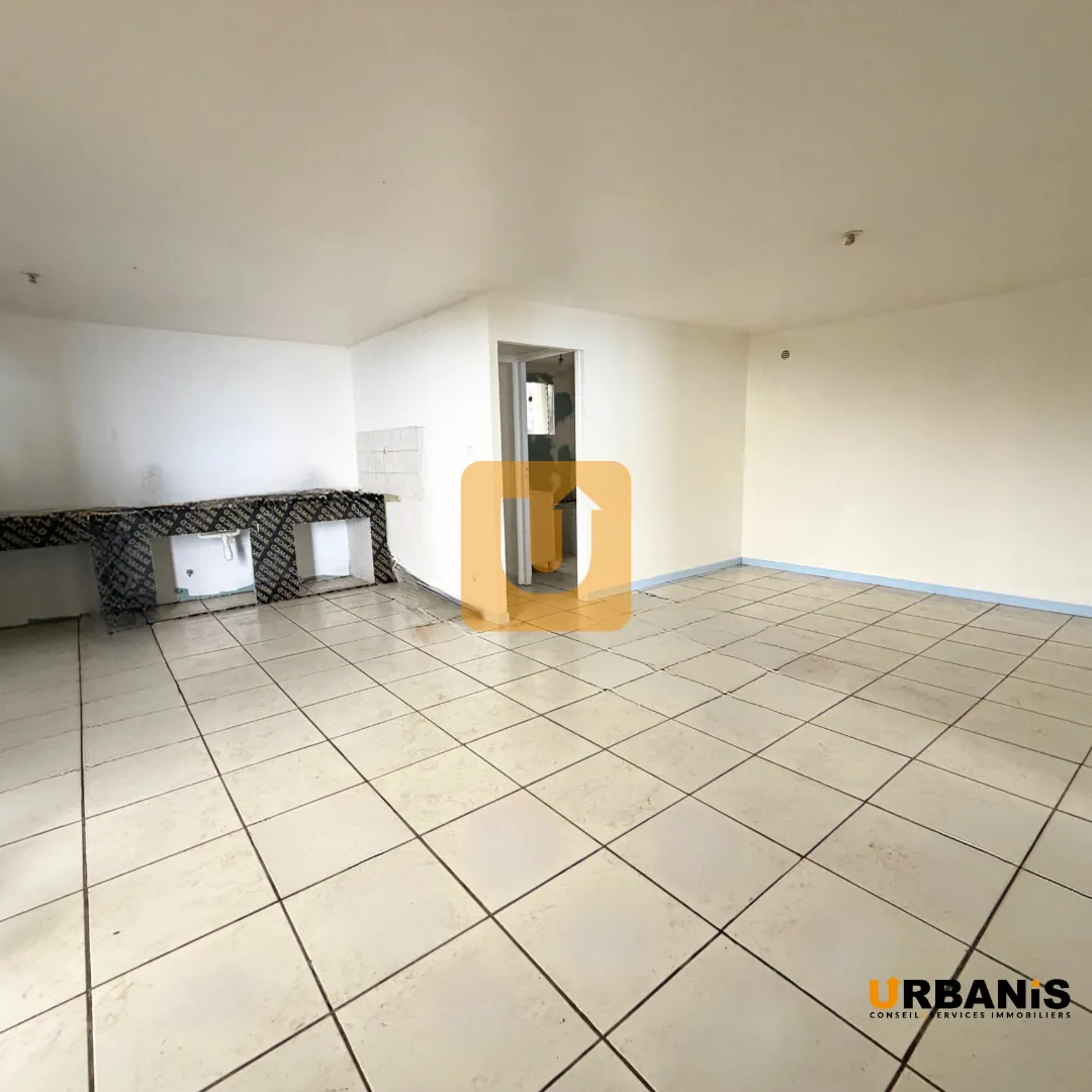 Maison F3 à vendre à Trois Bassins avec vue sur le littoral 