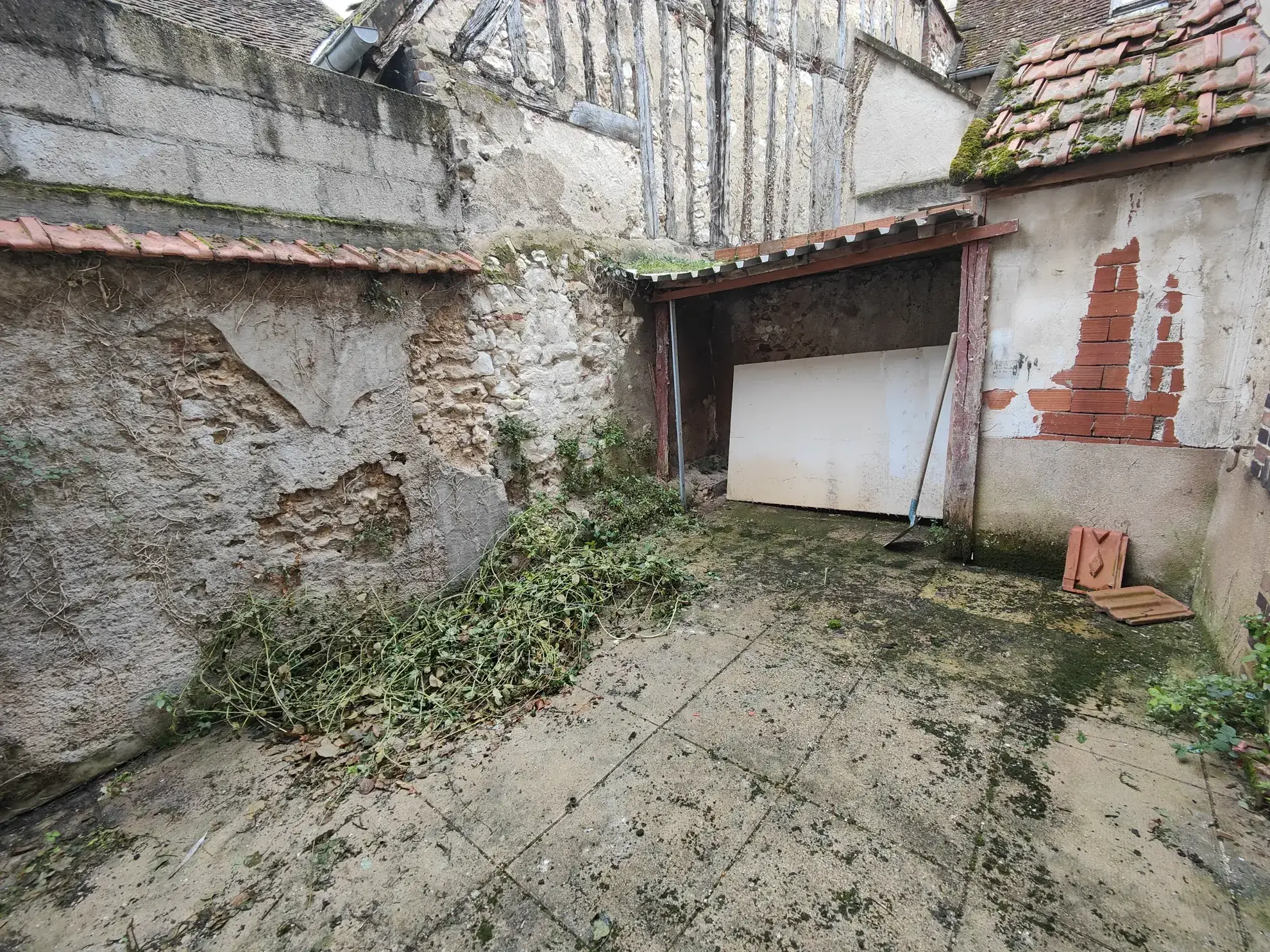 Appartement de 35,8 m² à Joigny avec cour privative, Notre Offre à Fort Potentiel 
