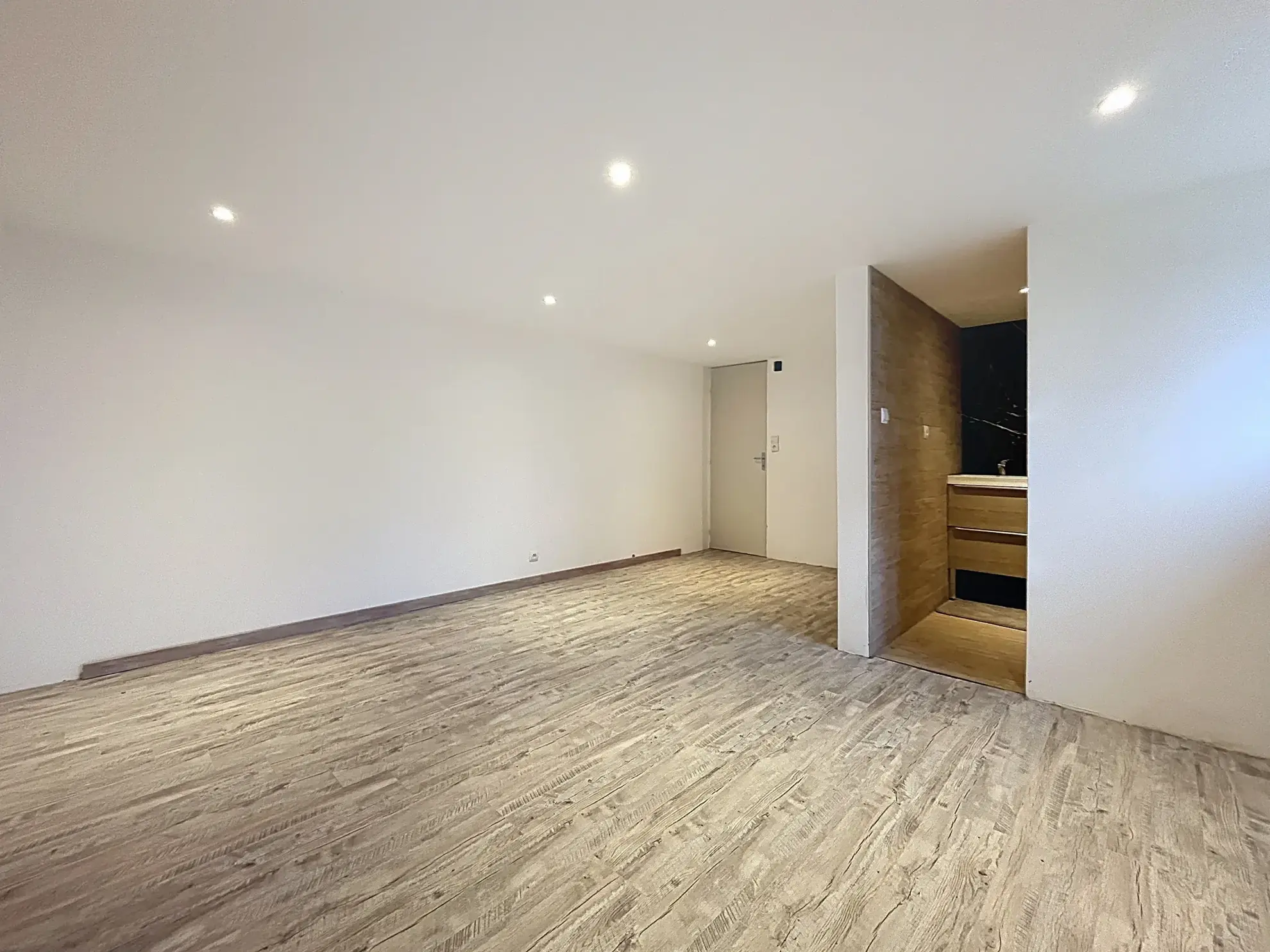 Maison rénovée de 175 m² avec jardin et garage à Thaon-les-Vosges 