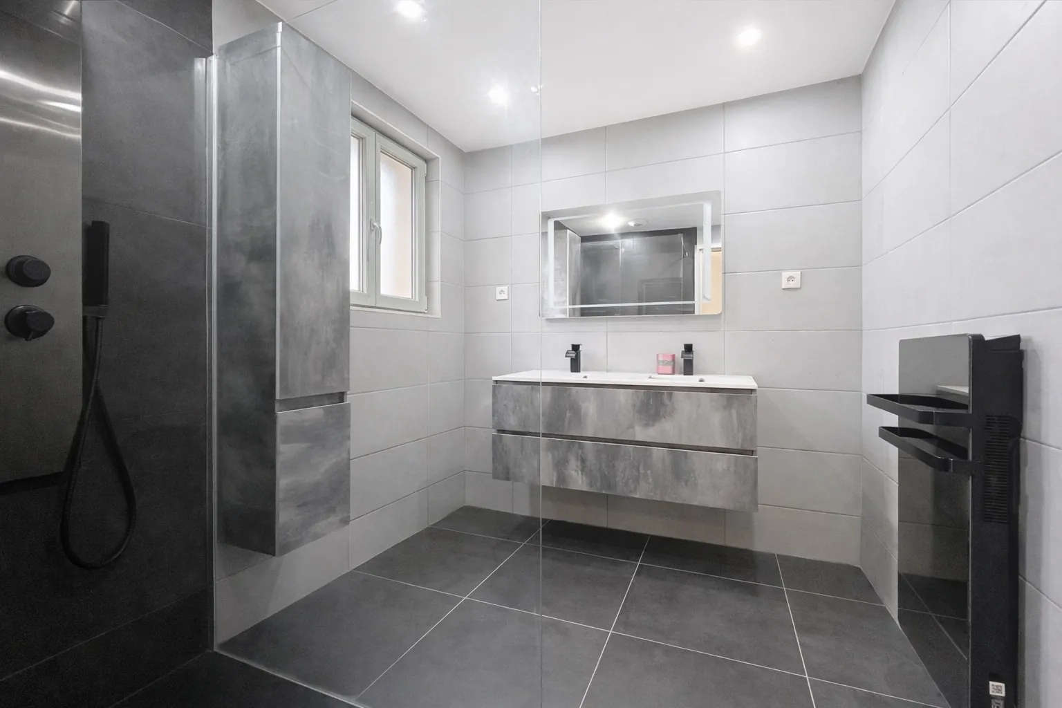 Maison rénovée de 175 m² avec jardin et garage à Thaon-les-Vosges 