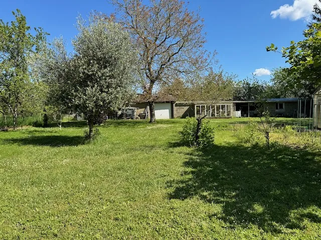 Belle maison en pierre avec grand terrain à Saint-Jean-d'Hermine 