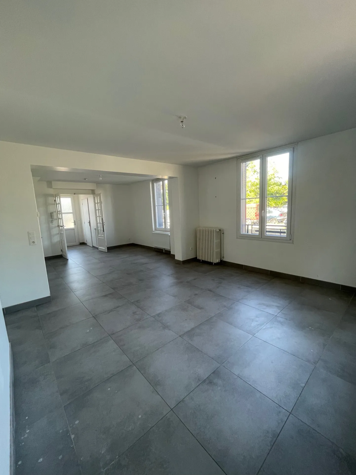 Triplex de 97 m² à Sainte Savine avec terrasse et parking, idéal investissement ou famille 
