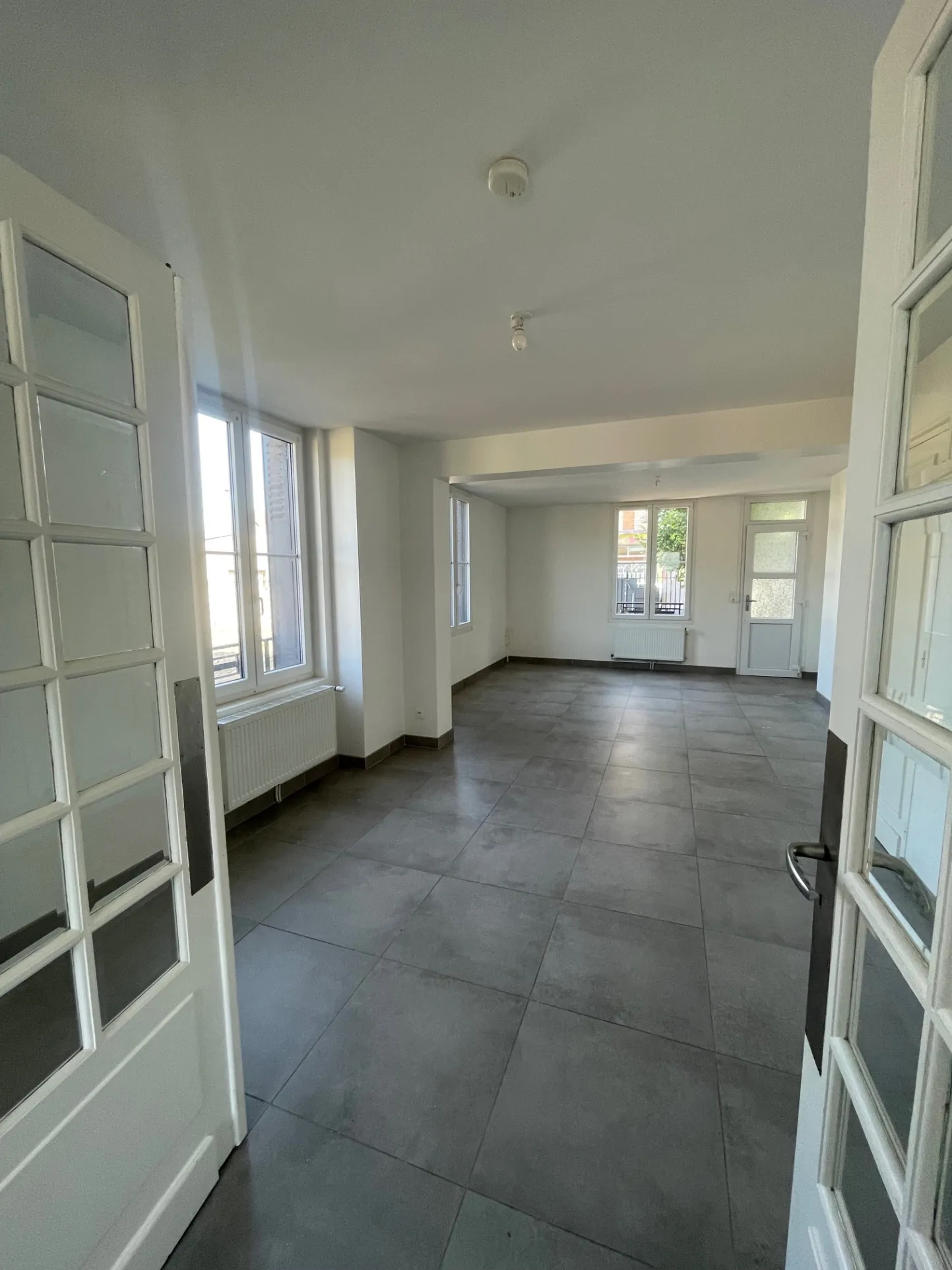 Triplex de 97 m² à Sainte Savine avec terrasse et parking, idéal investissement ou famille 