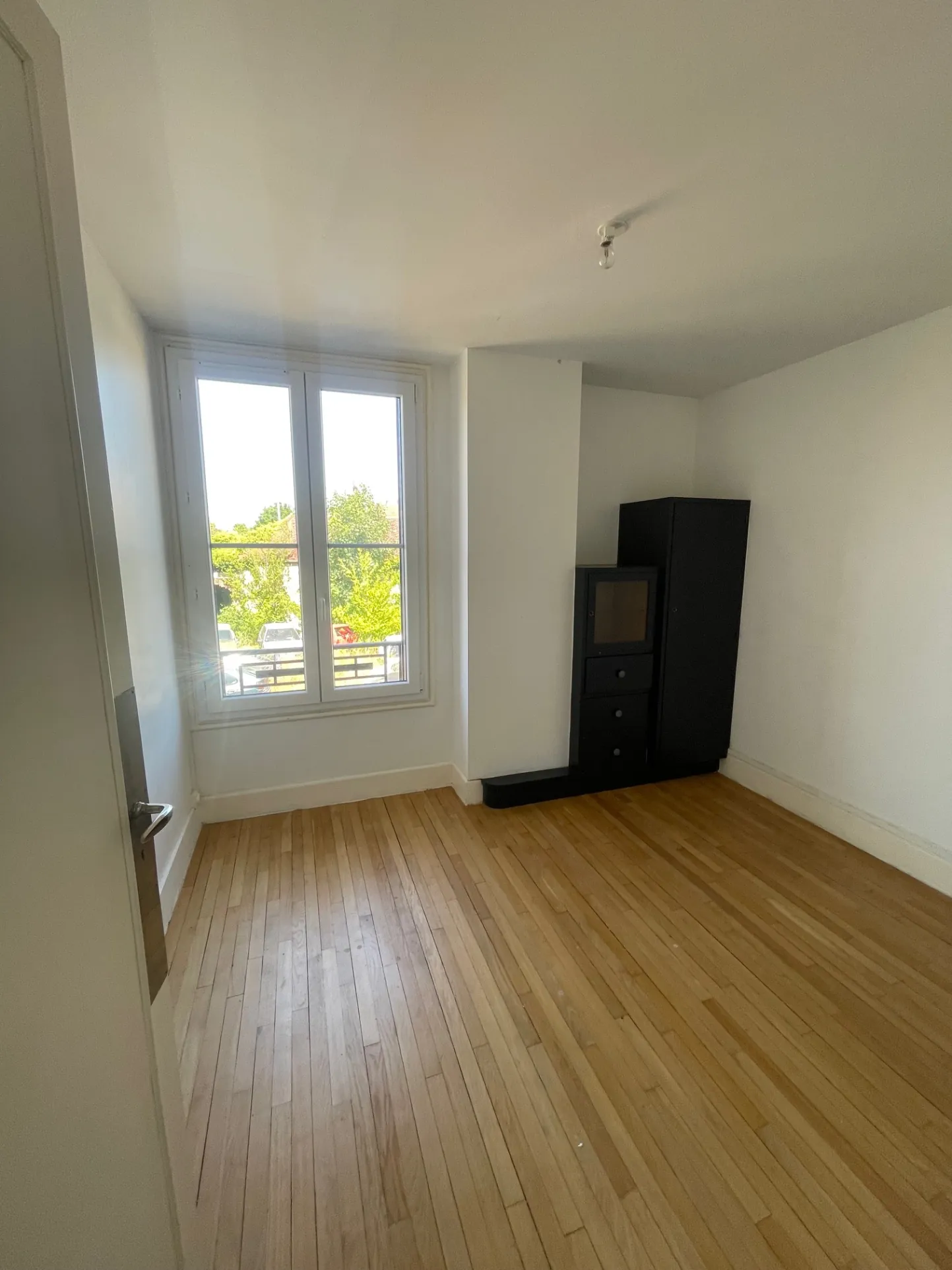 Triplex de 97 m² à Sainte Savine avec terrasse et parking, idéal investissement ou famille 