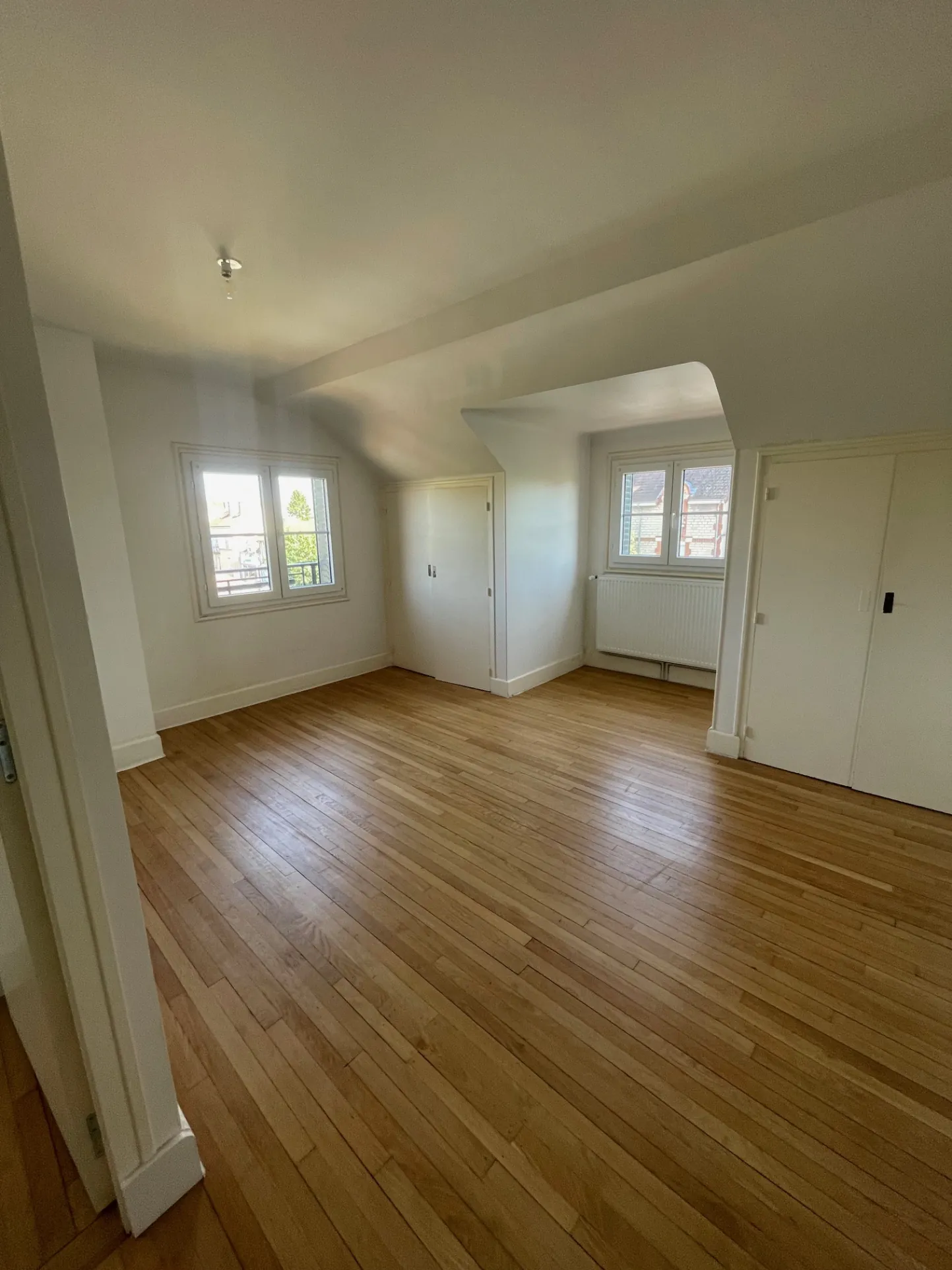 Triplex de 97 m² à Sainte Savine avec terrasse et parking, idéal investissement ou famille 