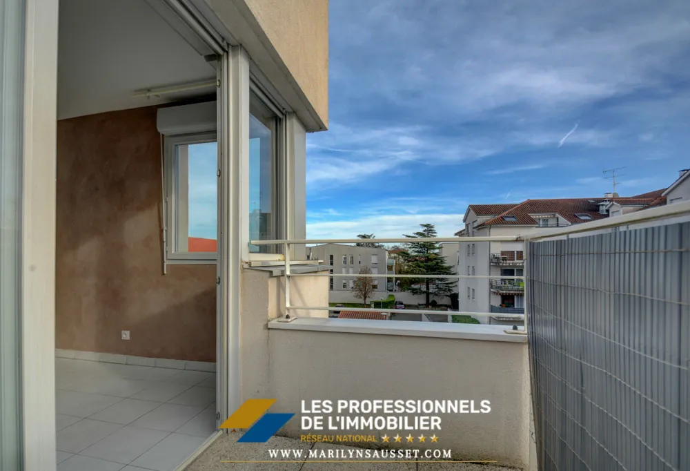 Appartement 3 pièces de 60 m² avec double parking à Meyzieu, résidence récente et sécurisée 