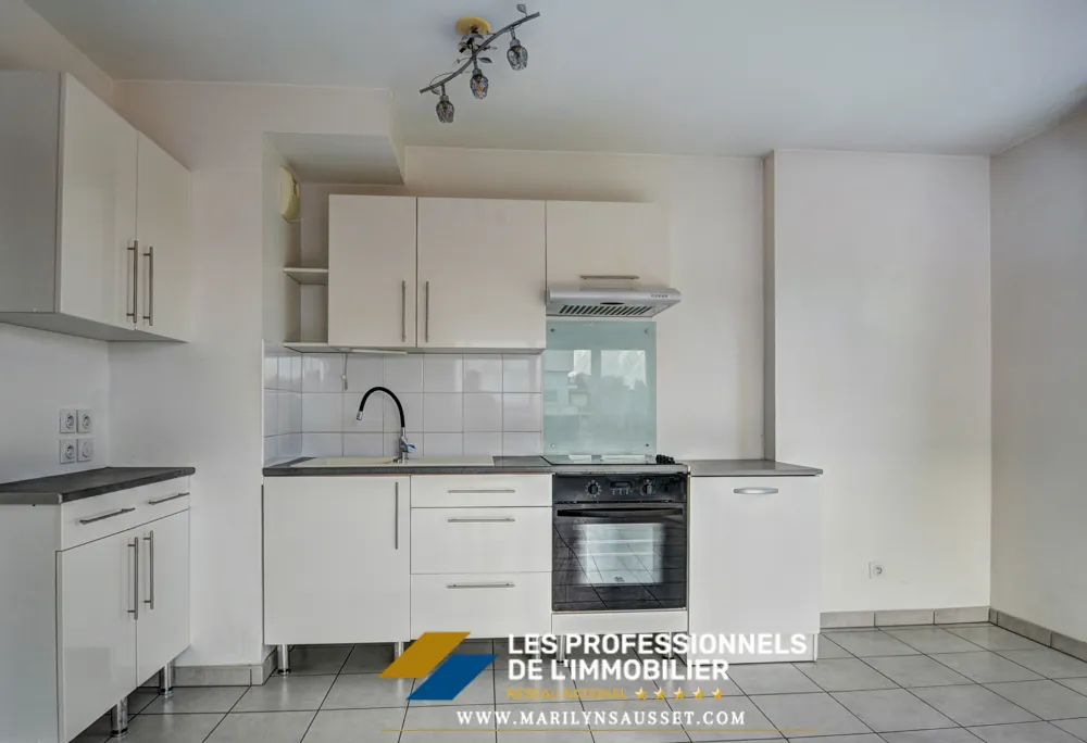 Appartement 3 pièces de 60 m² avec double parking à Meyzieu, résidence récente et sécurisée 