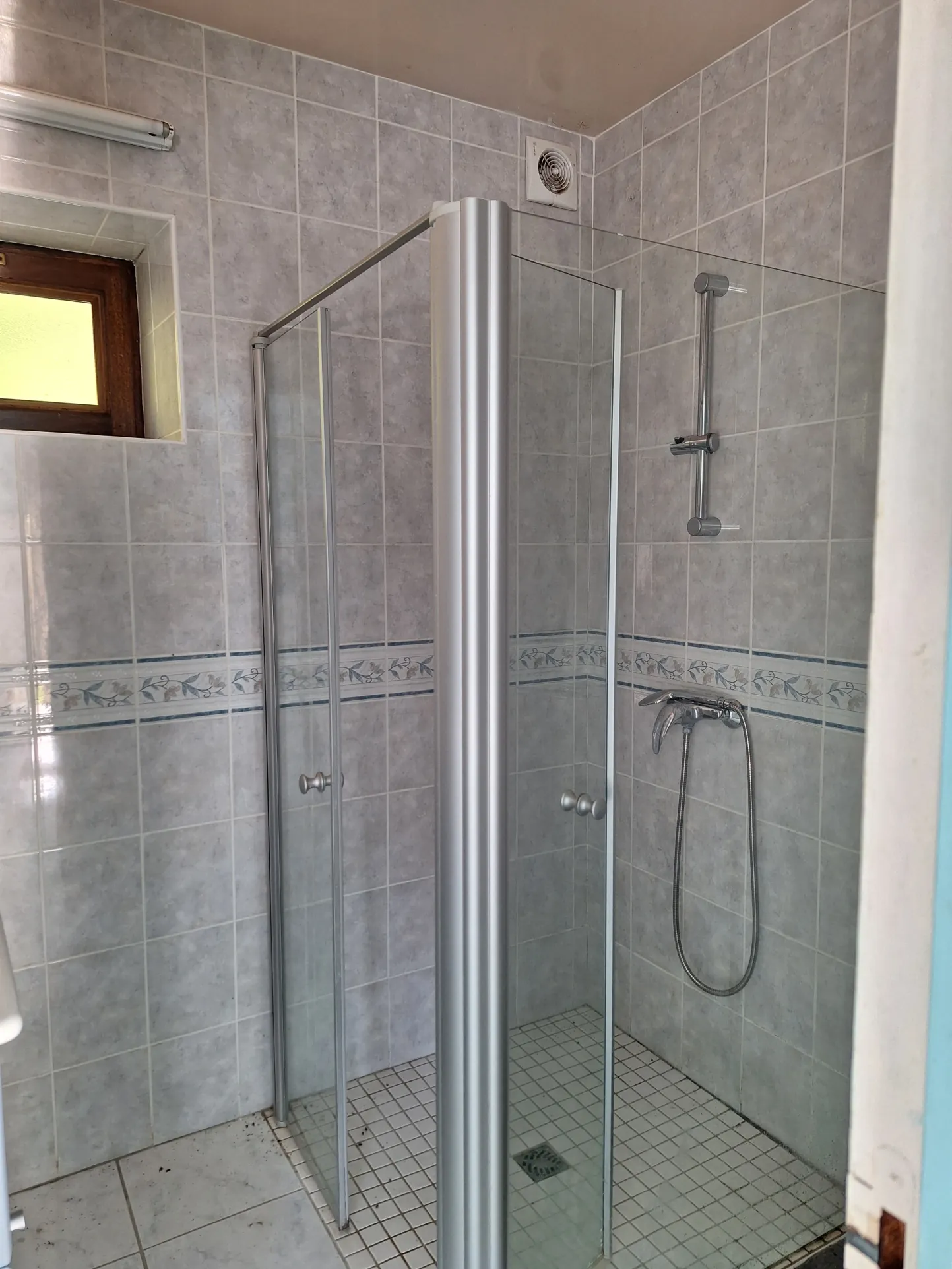 Maison F3 à rénover avec grand terrain à Escamps (89) - 73 m² 