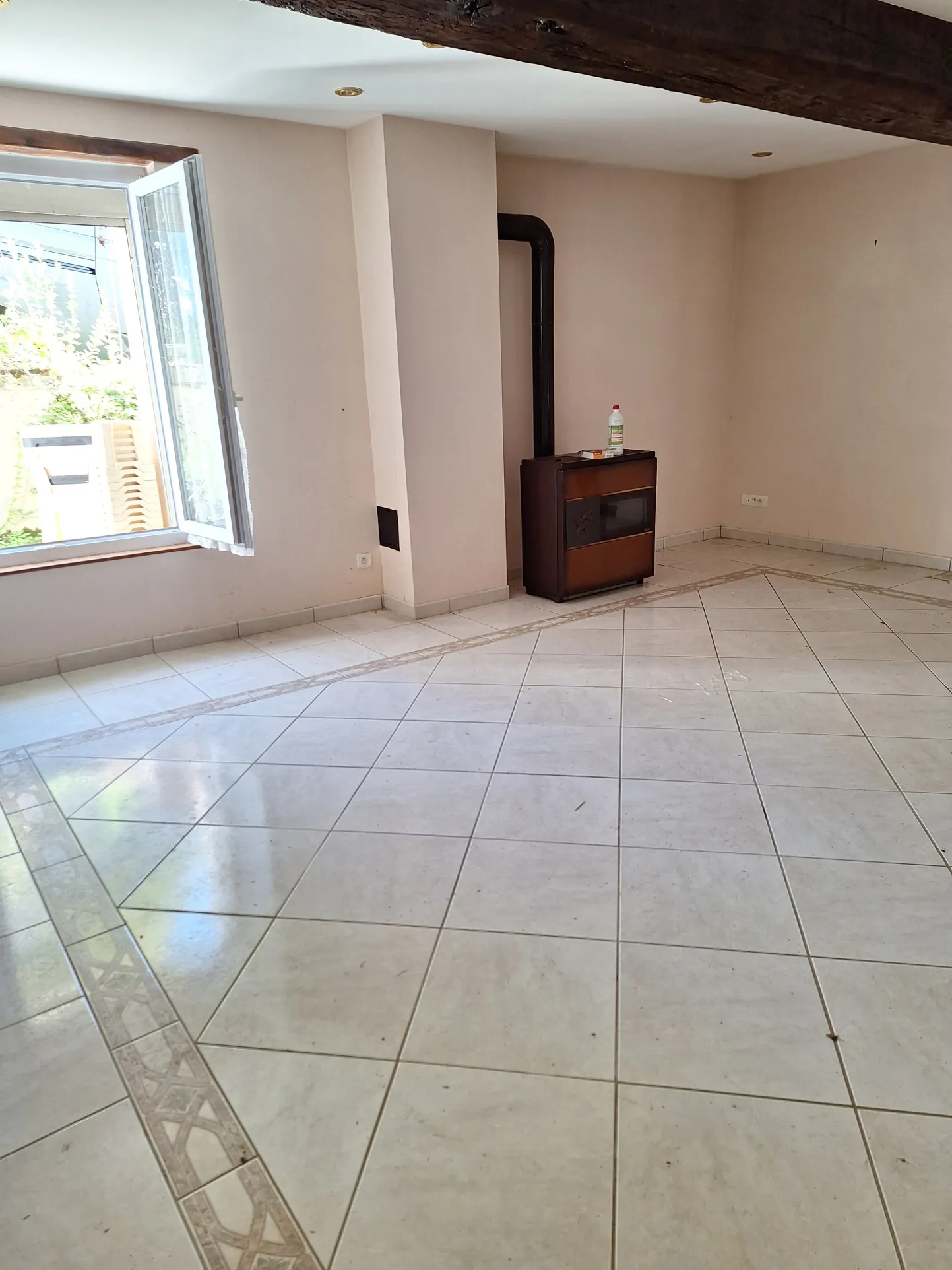 Maison F3 à rénover avec grand terrain à Escamps (89) - 73 m² 