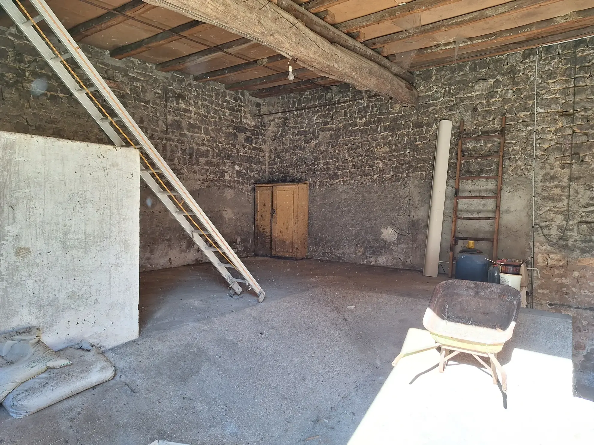 Maison F3 à rénover avec grand terrain à Escamps (89) - 73 m² 