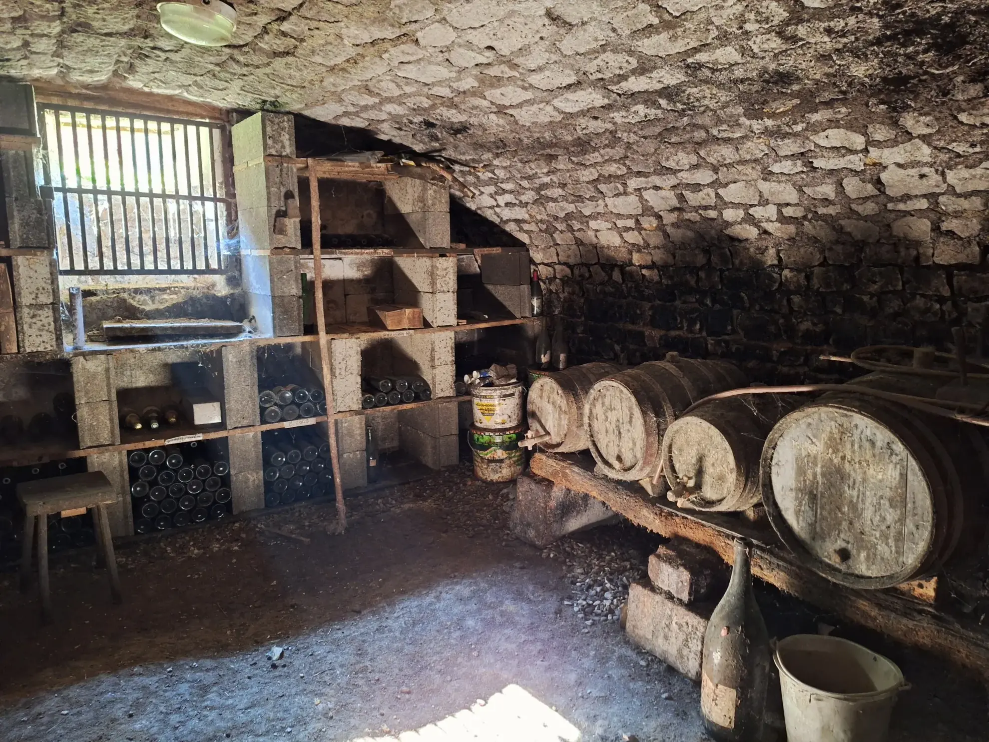 Maison F3 à rénover avec grand terrain à Escamps (89) - 73 m² 