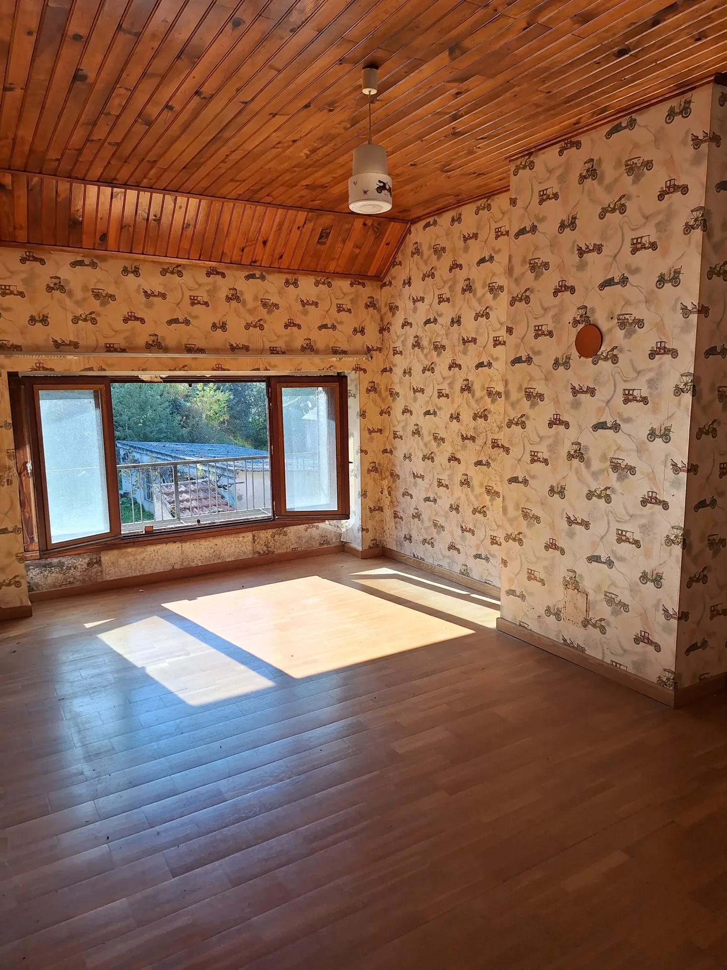 Maison F3 à rénover avec grand terrain à Escamps (89) - 73 m² 