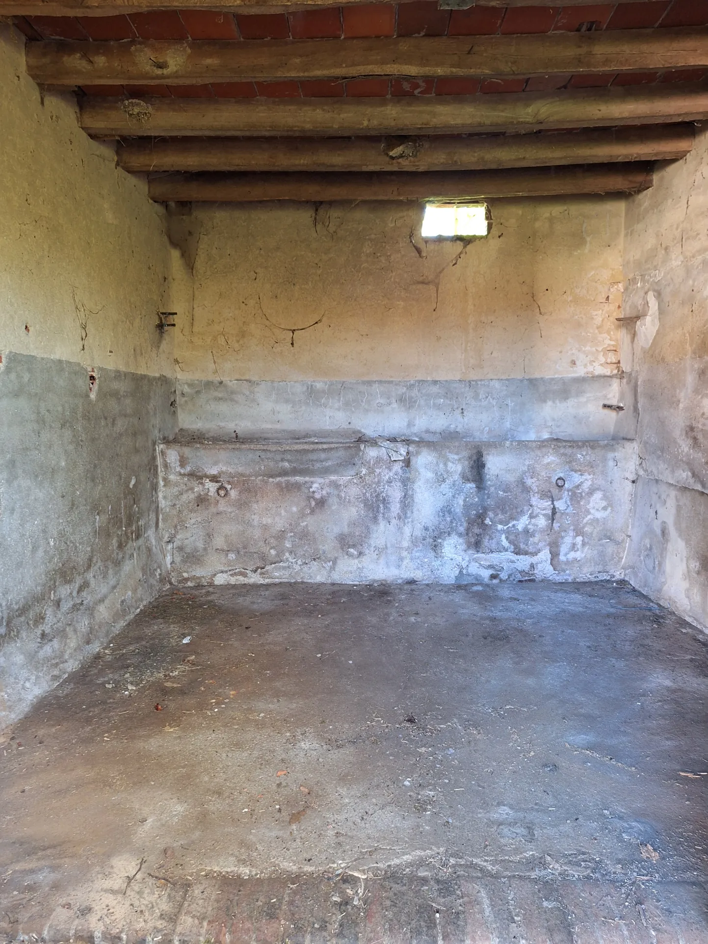 Maison F3 à rénover avec grand terrain à Escamps (89) - 73 m² 