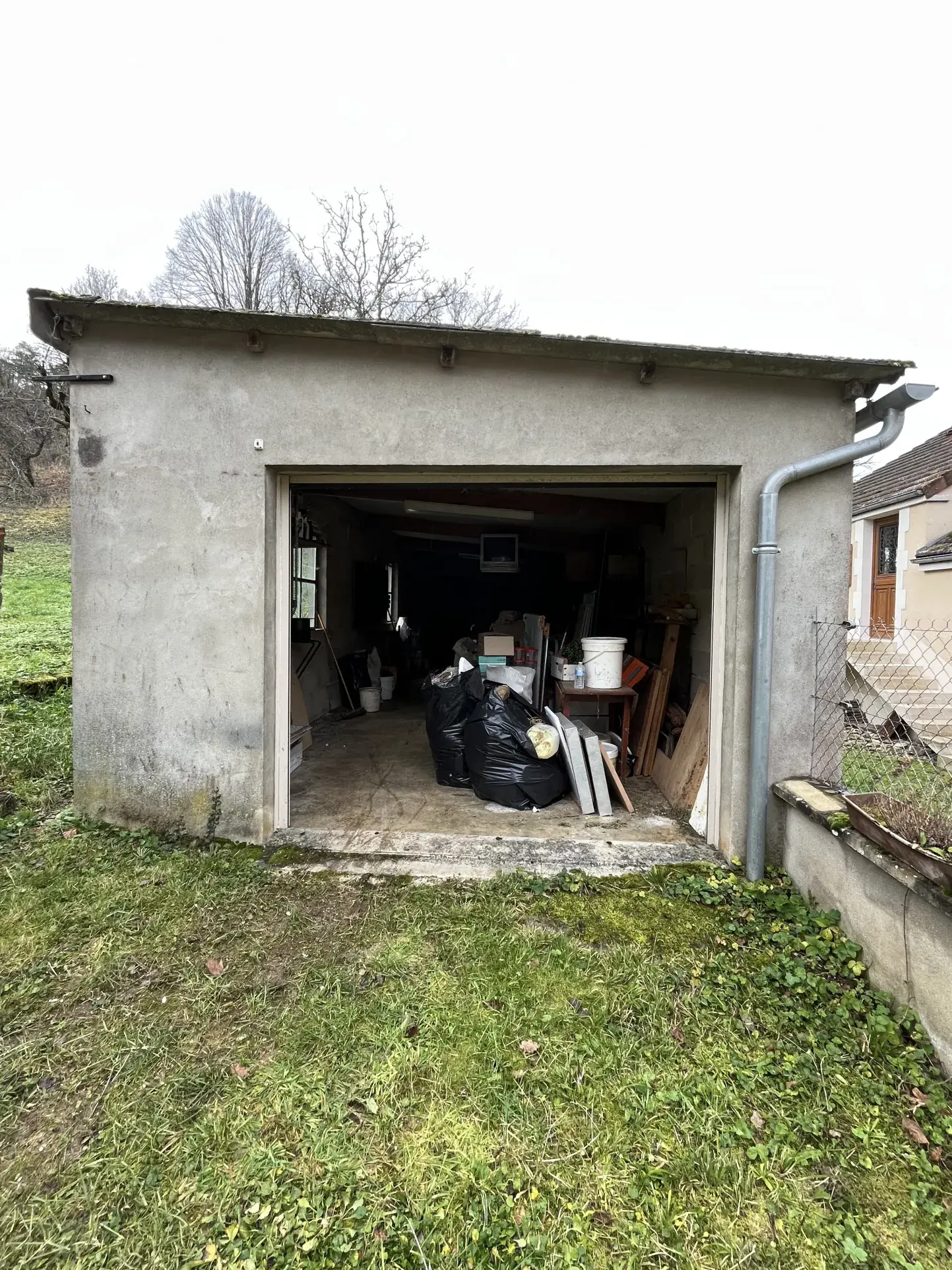 Maison F3 à rénover avec grand terrain à Escamps (89) - 73 m² 