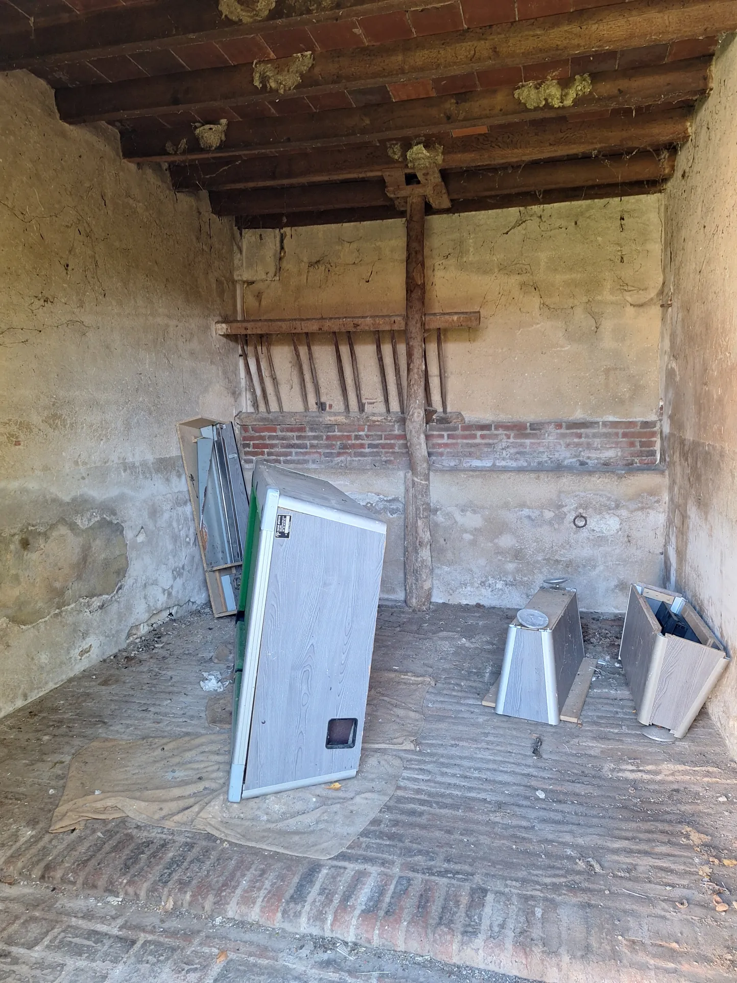 Maison F3 à rénover avec grand terrain à Escamps (89) - 73 m² 