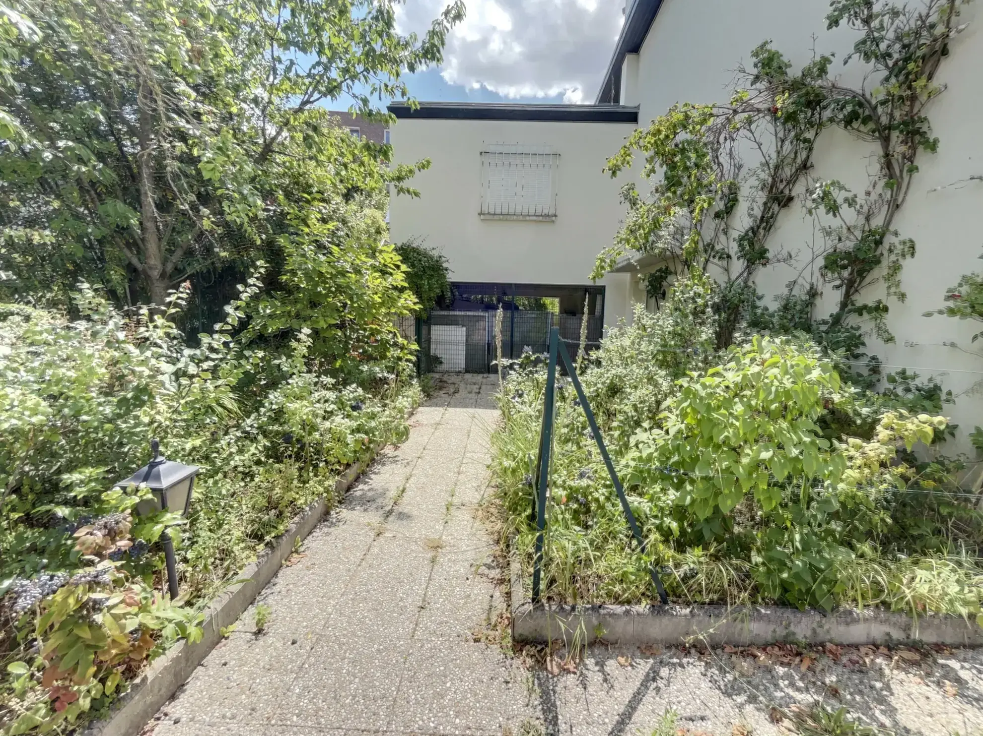 Maison à rénover de 150m2 avec jardin et garage à Tinqueux près de Reims
