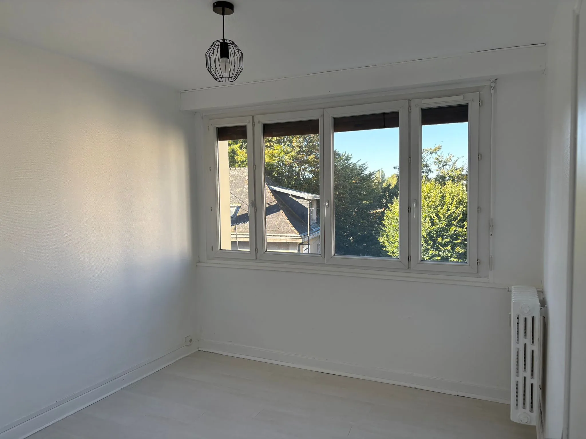 Appartement T4 lumineux avec box et cave au Mans, idéal investisseurs et colocation 