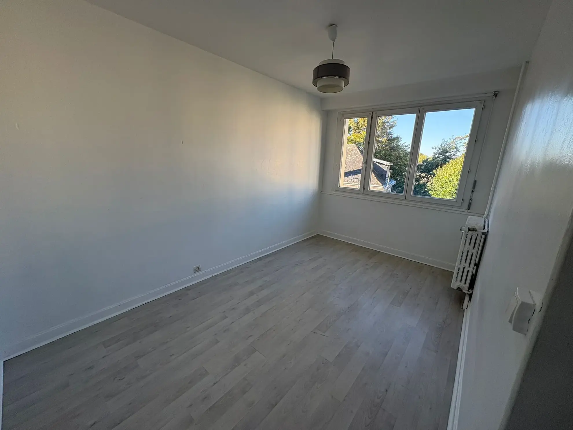 Appartement T4 lumineux avec box et cave au Mans, idéal investisseurs et colocation 