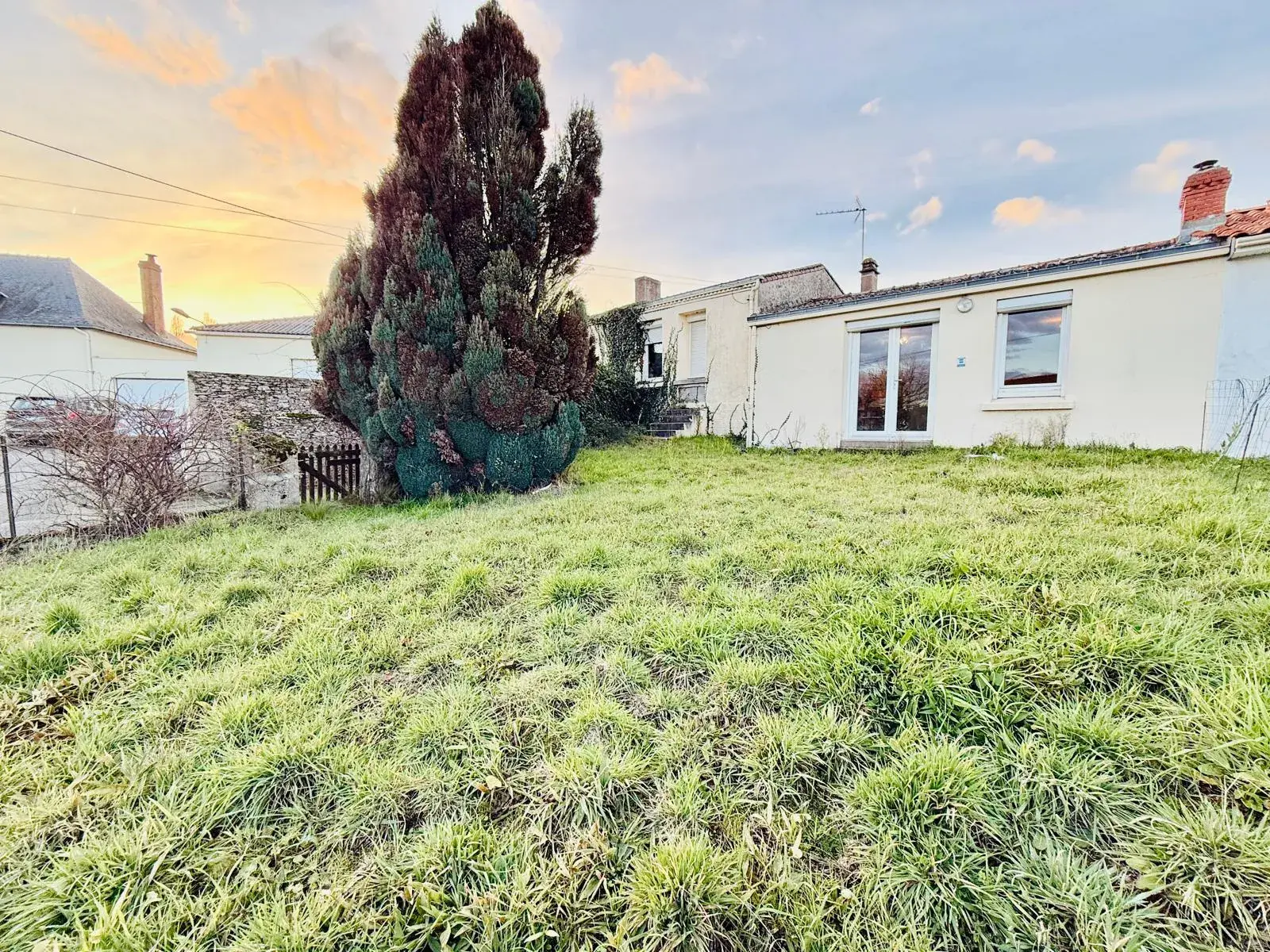 Maison à rénover de 94 m² avec jardin à Saint Julien de Concelles