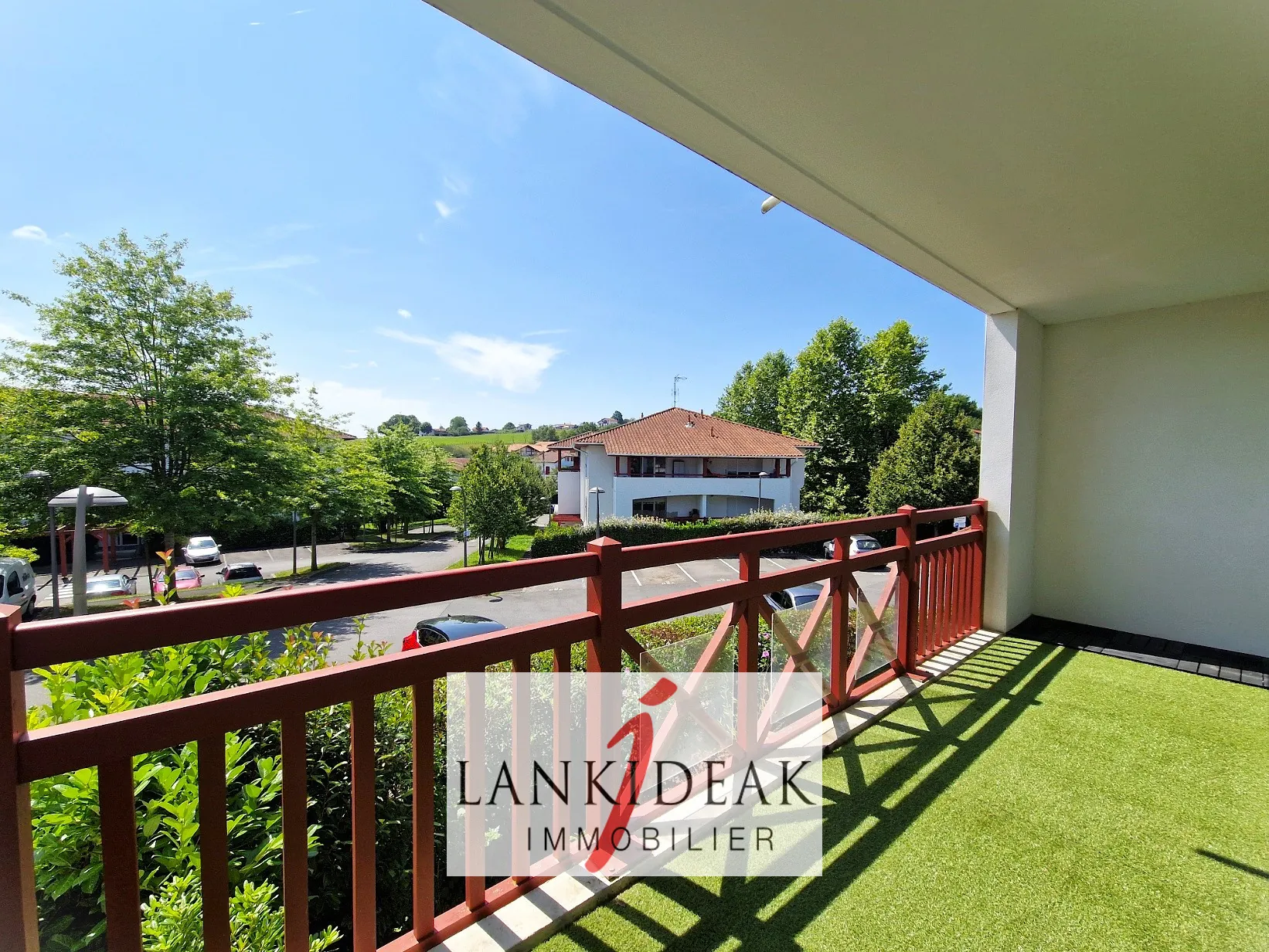 Appartement T3 rénové de 68 m² à Ustaritz avec terrasse et parking privé 